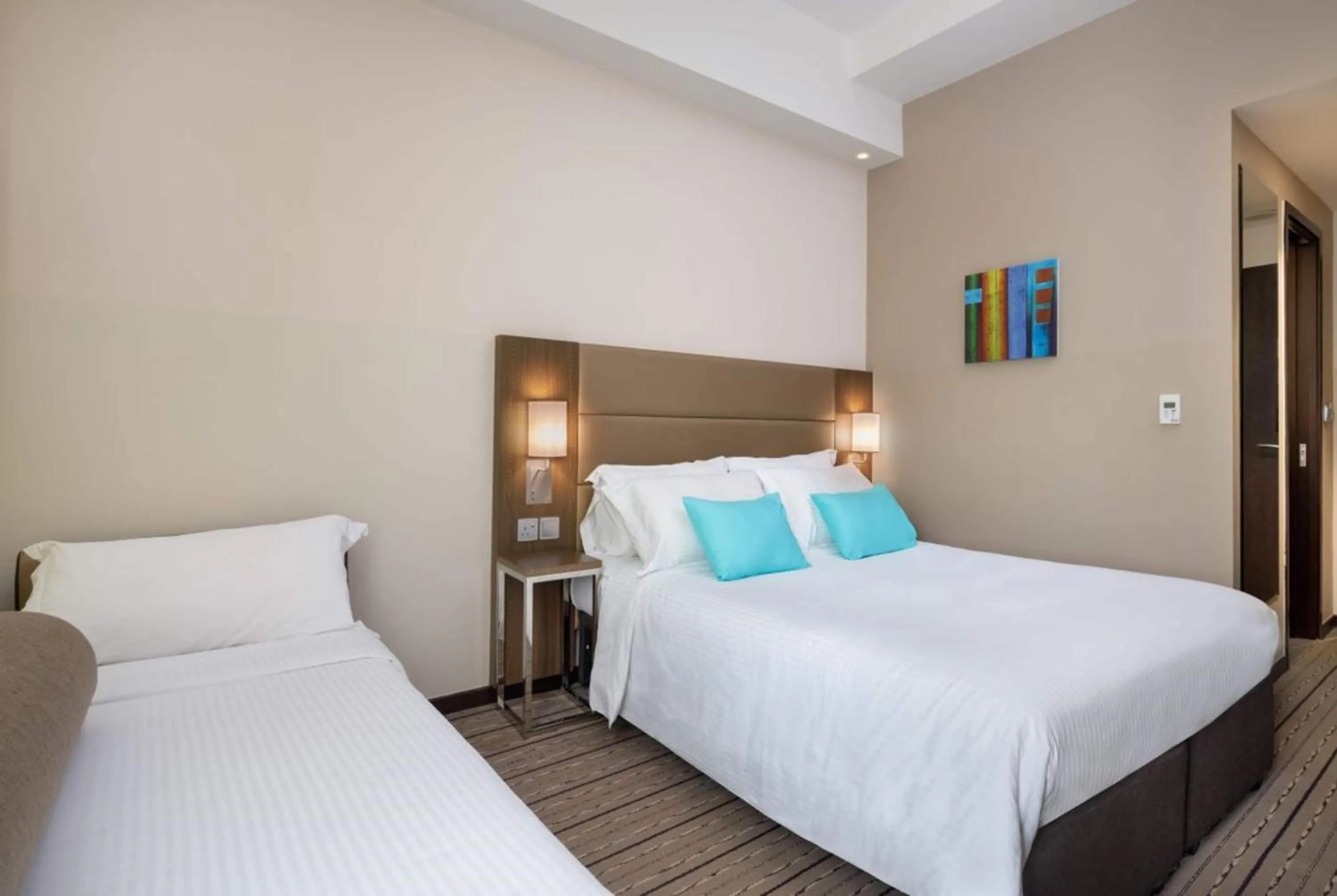 Photo of the whole room, Bed in Hotel Traveltine Downtown Singapore, Trademark Collection