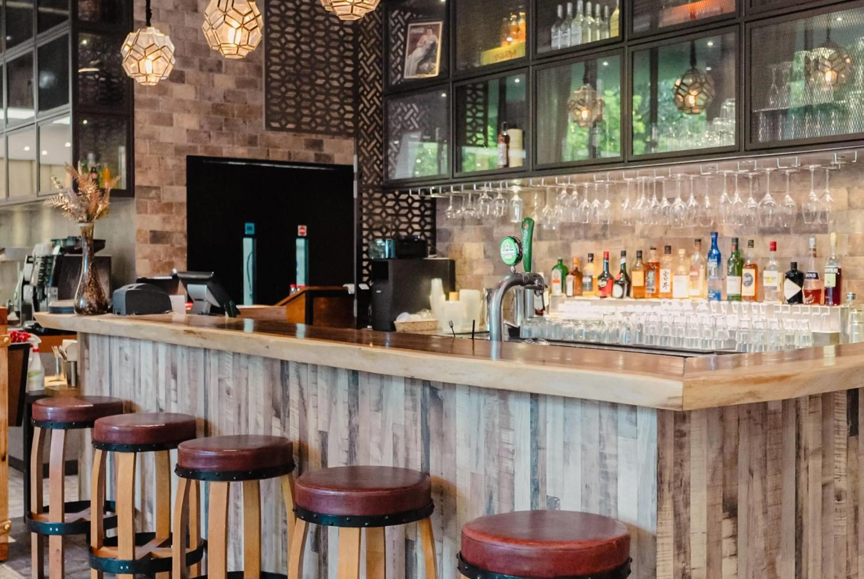 Restaurant/places to eat in Hotel Traveltine Downtown Singapore, Trademark Collection