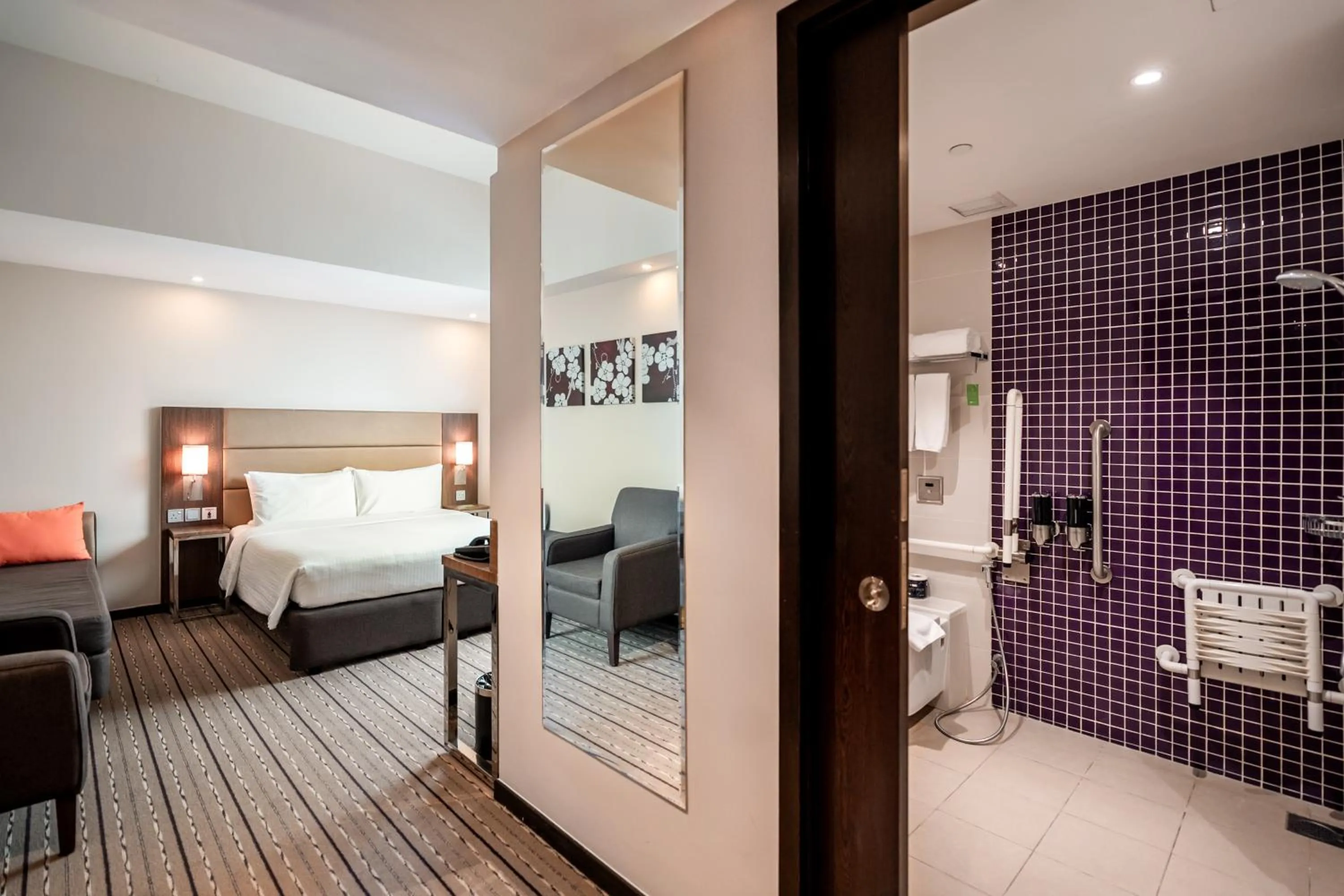 Bedroom, Bed in Hotel Traveltine Downtown Singapore, Trademark Collection