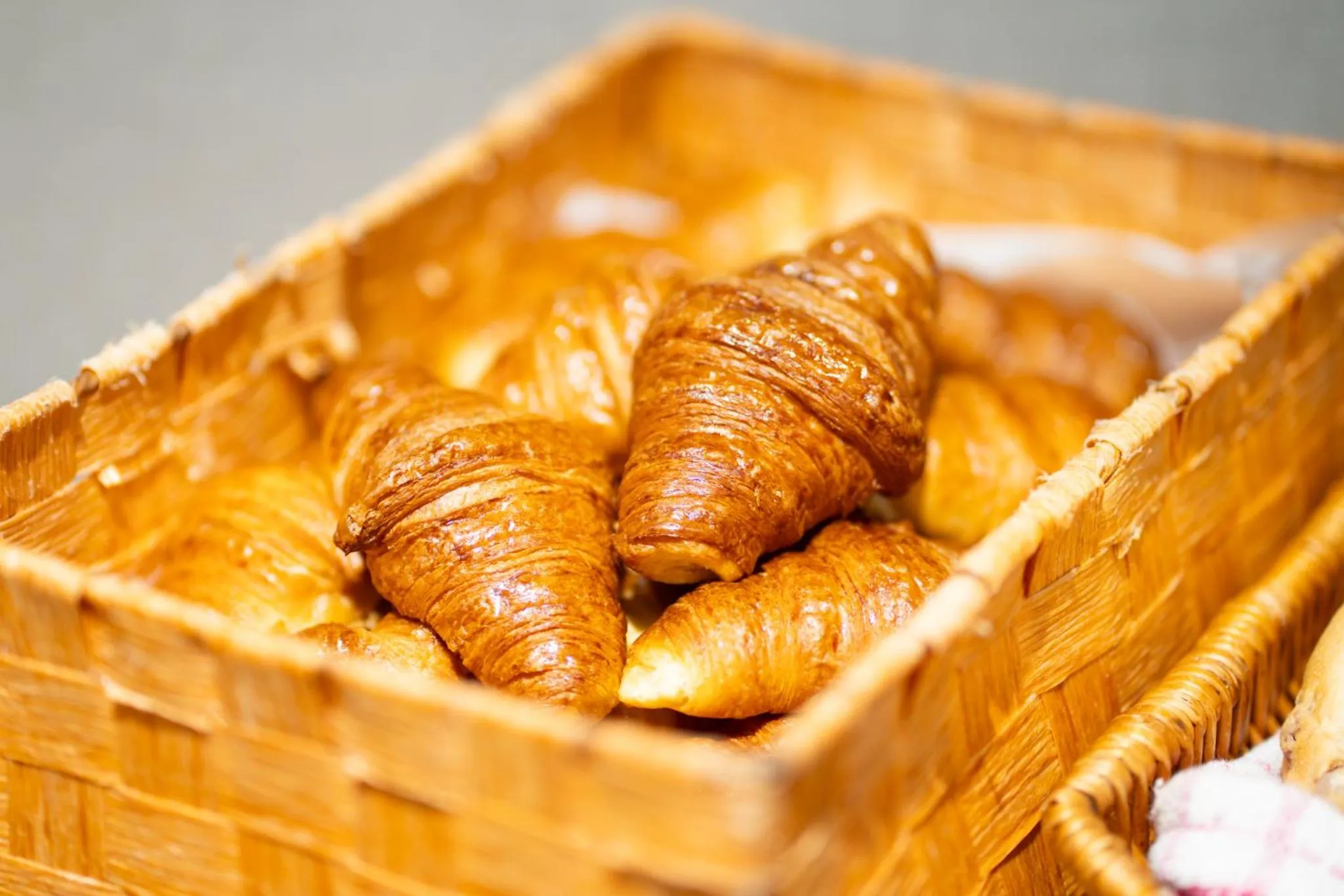 Food and drinks in Hotel Traveltine Downtown Singapore, Trademark Collection