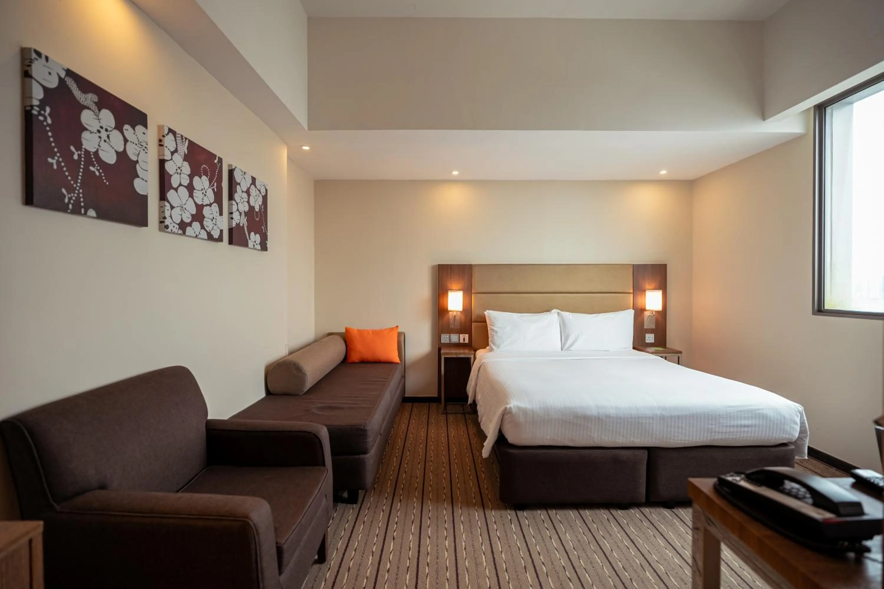 Bedroom, Bed in Hotel Traveltine Downtown Singapore, Trademark Collection