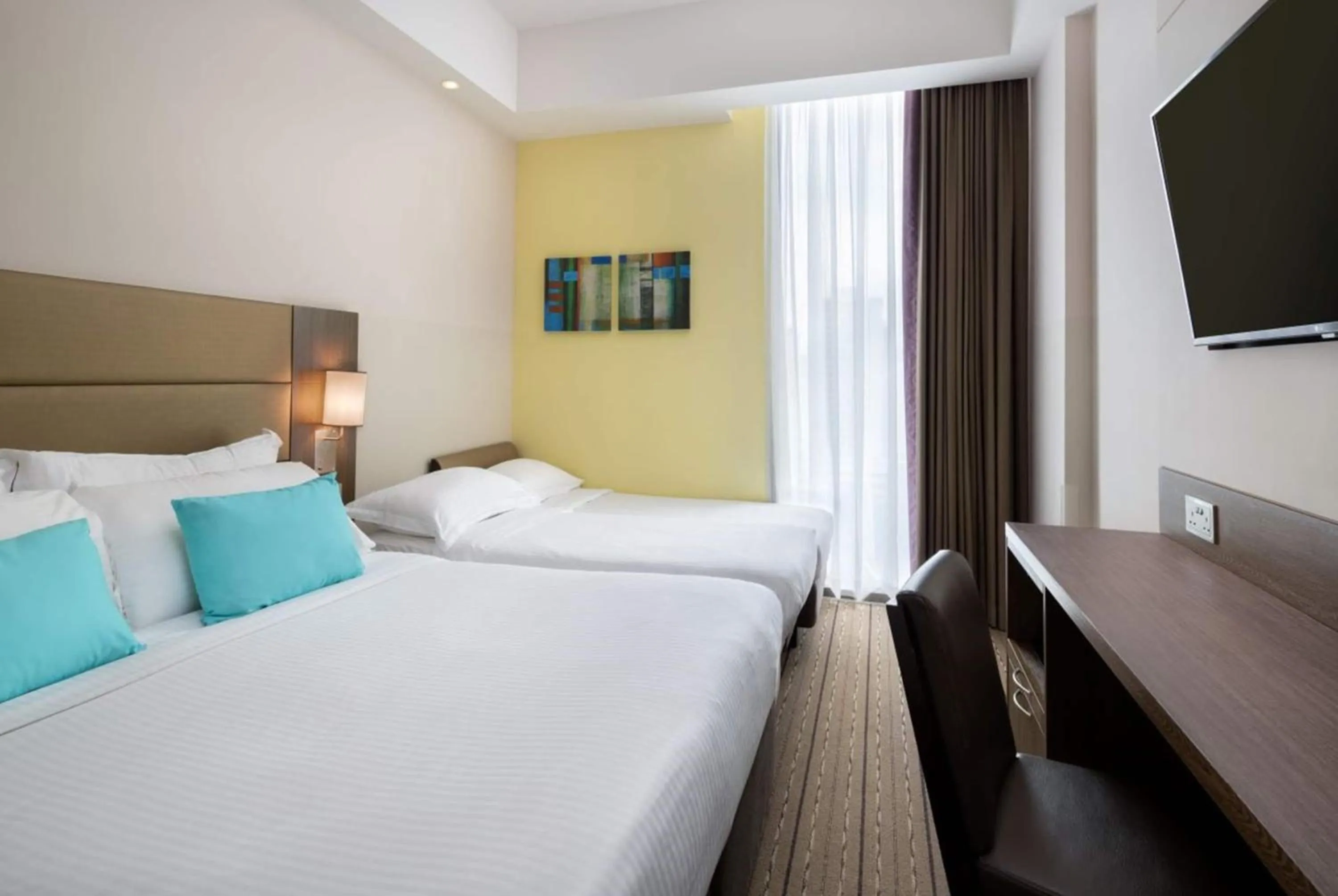 Photo of the whole room, Bed in Hotel Traveltine Downtown Singapore, Trademark Collection