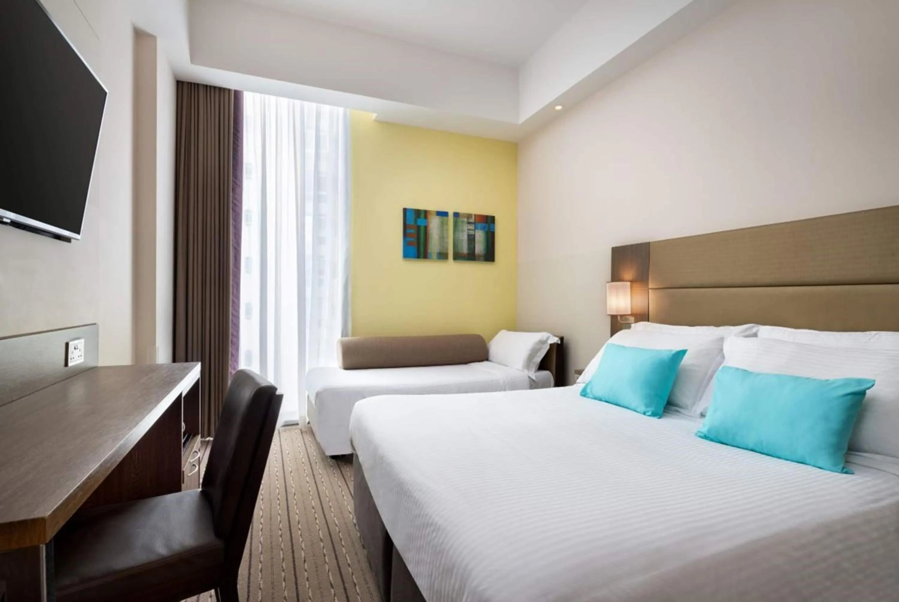 Photo of the whole room, Bed in Hotel Traveltine Downtown Singapore, Trademark Collection