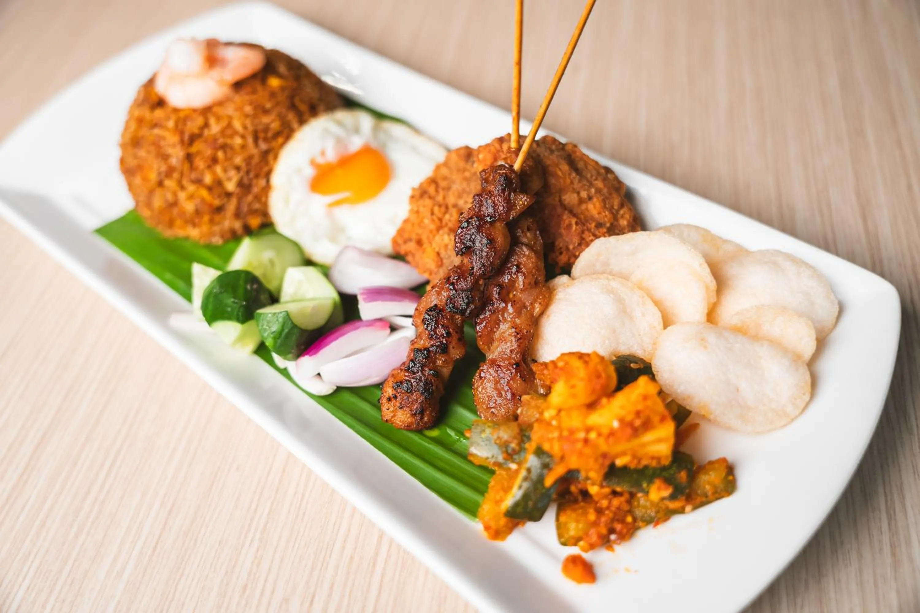 Food and drinks in Hotel Traveltine Downtown Singapore, Trademark Collection