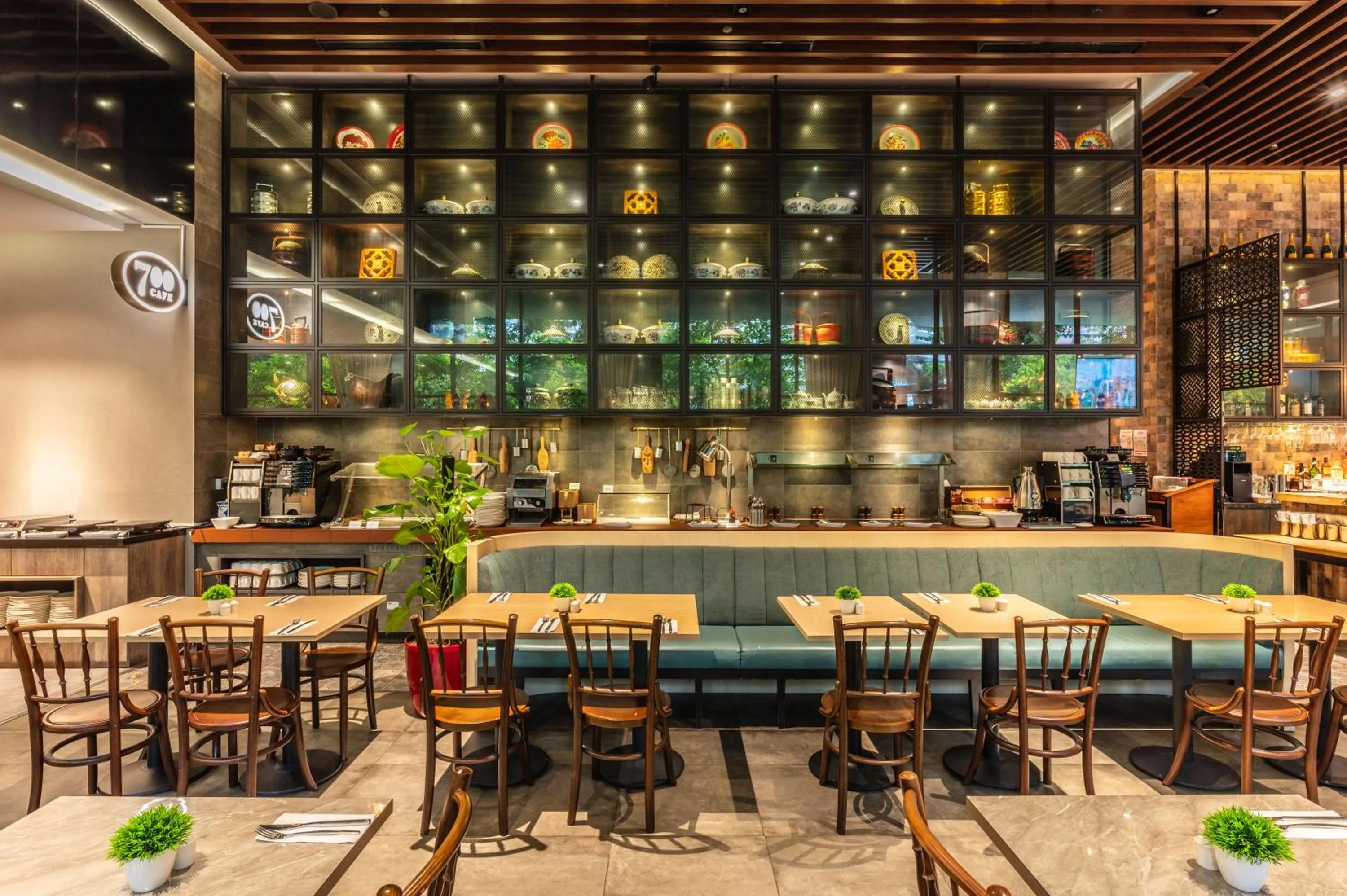 Restaurant/places to eat in Hotel Traveltine Downtown Singapore, Trademark Collection