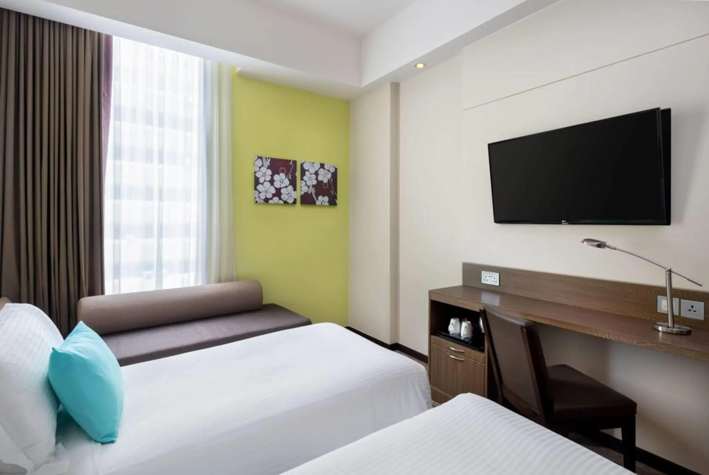 Photo of the whole room, Bed in Hotel Traveltine Downtown Singapore, Trademark Collection Photo of the whole room, Bed in Hotel Traveltine Downtown Singapore, Trademark Collection