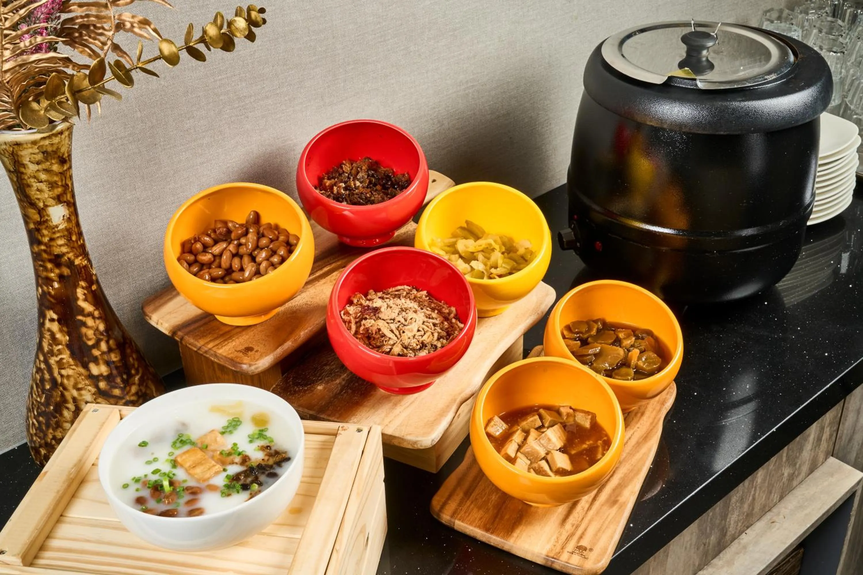 Restaurant/places to eat in Hotel Traveltine Downtown Singapore, Trademark Collection