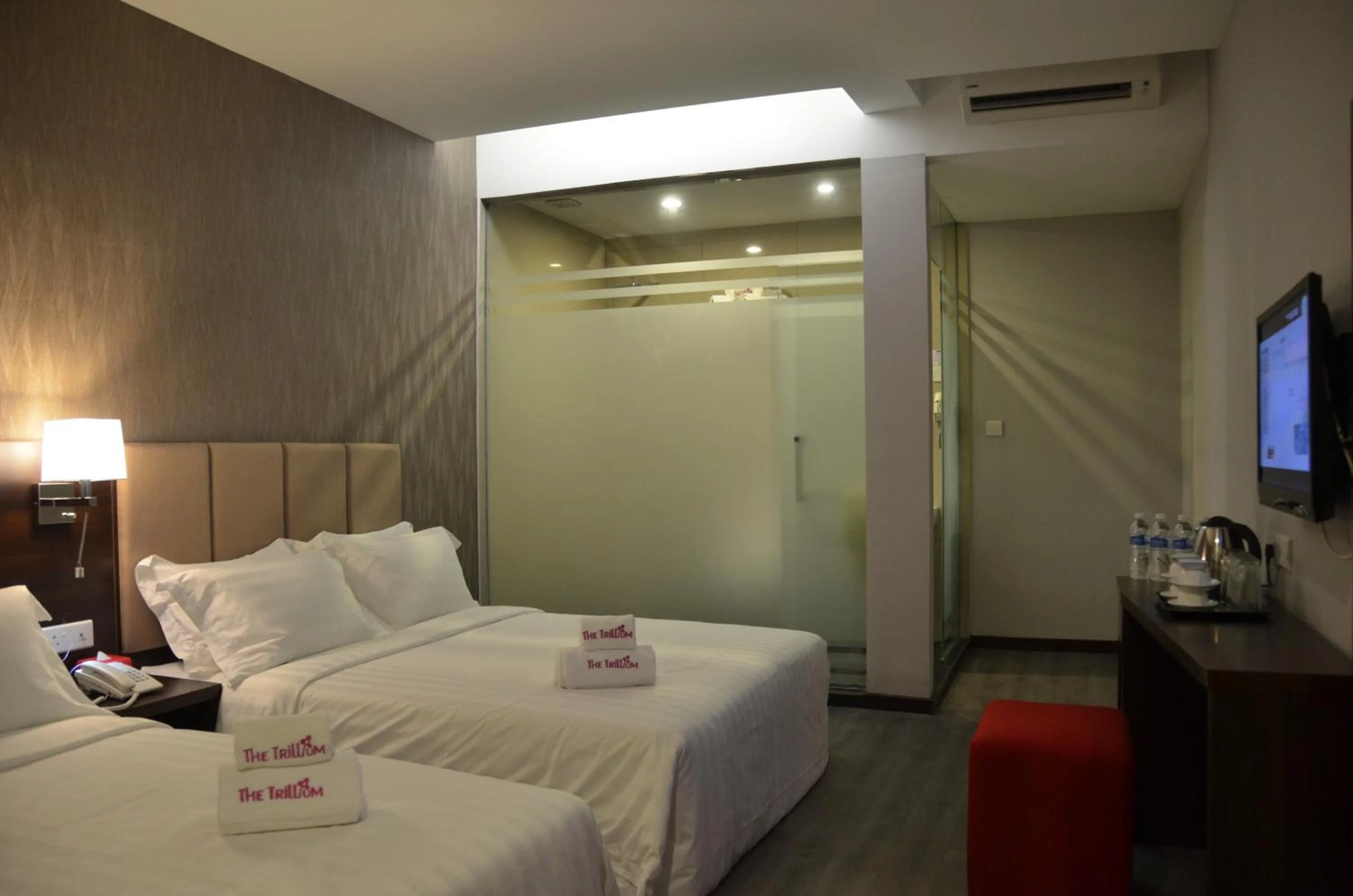 Photo of the whole room, Bed in Hotel Trillium