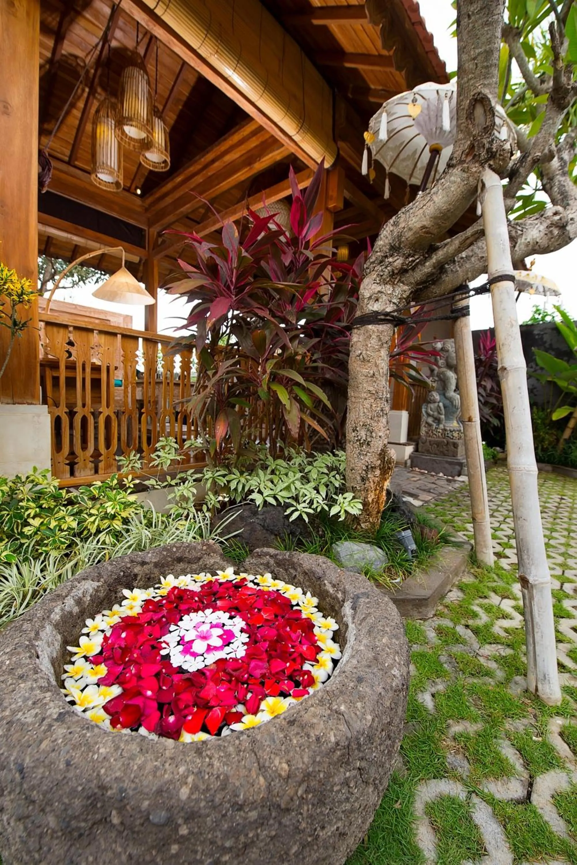 Facade/entrance in The Tamantis Villa