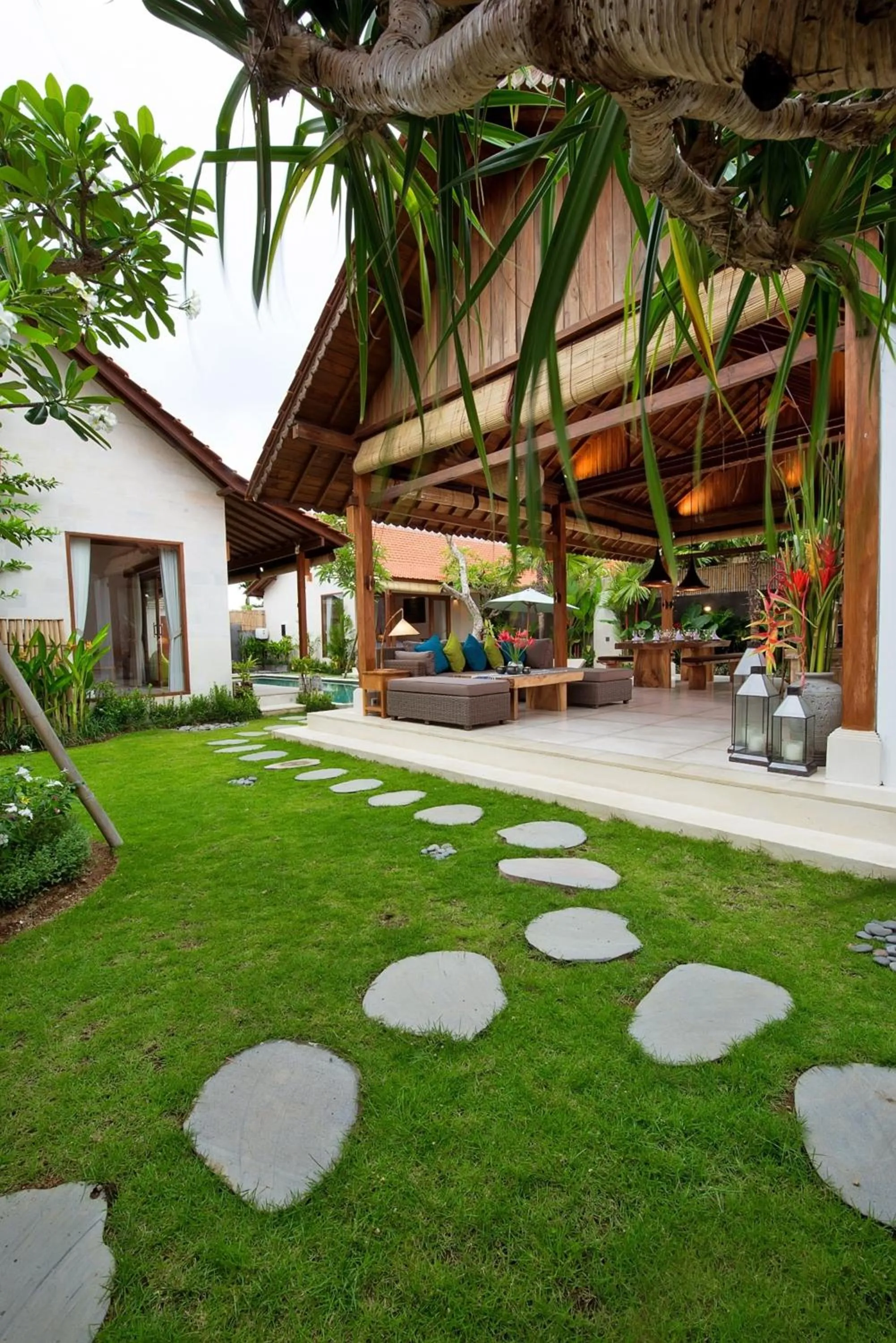 Communal lounge/ TV room in The Tamantis Villa