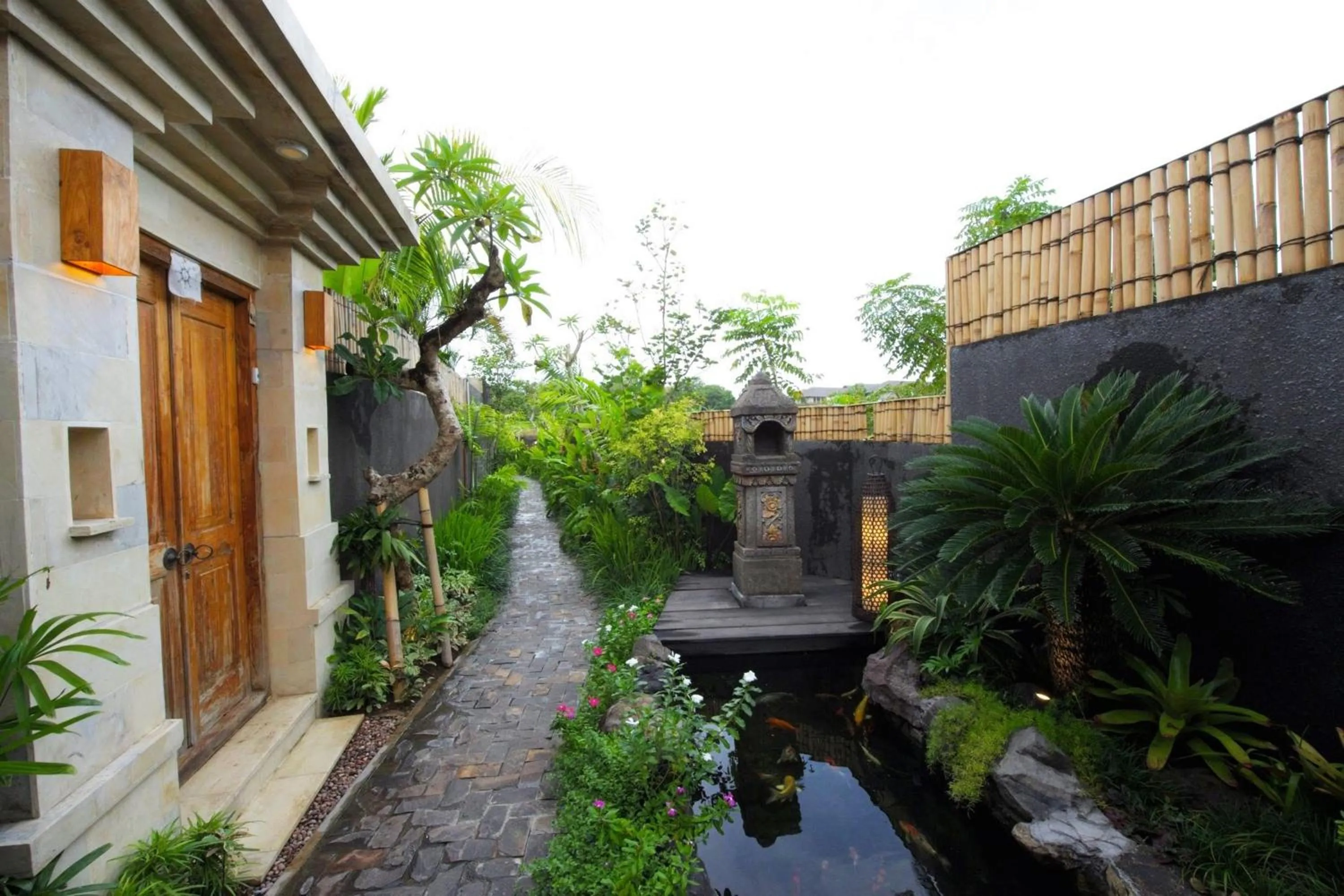 Facade/entrance in The Tamantis Villa