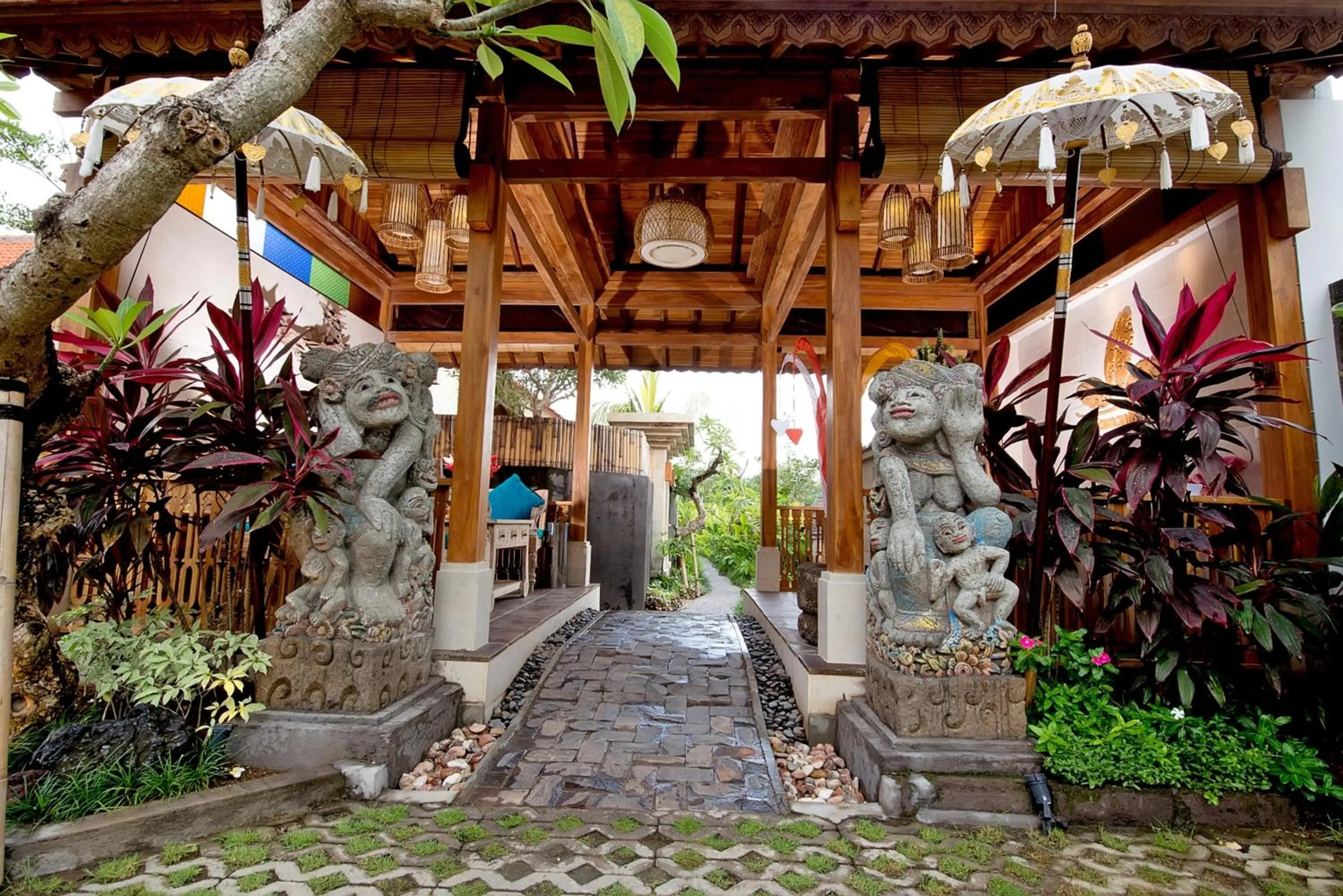 Facade/entrance in The Tamantis Villa