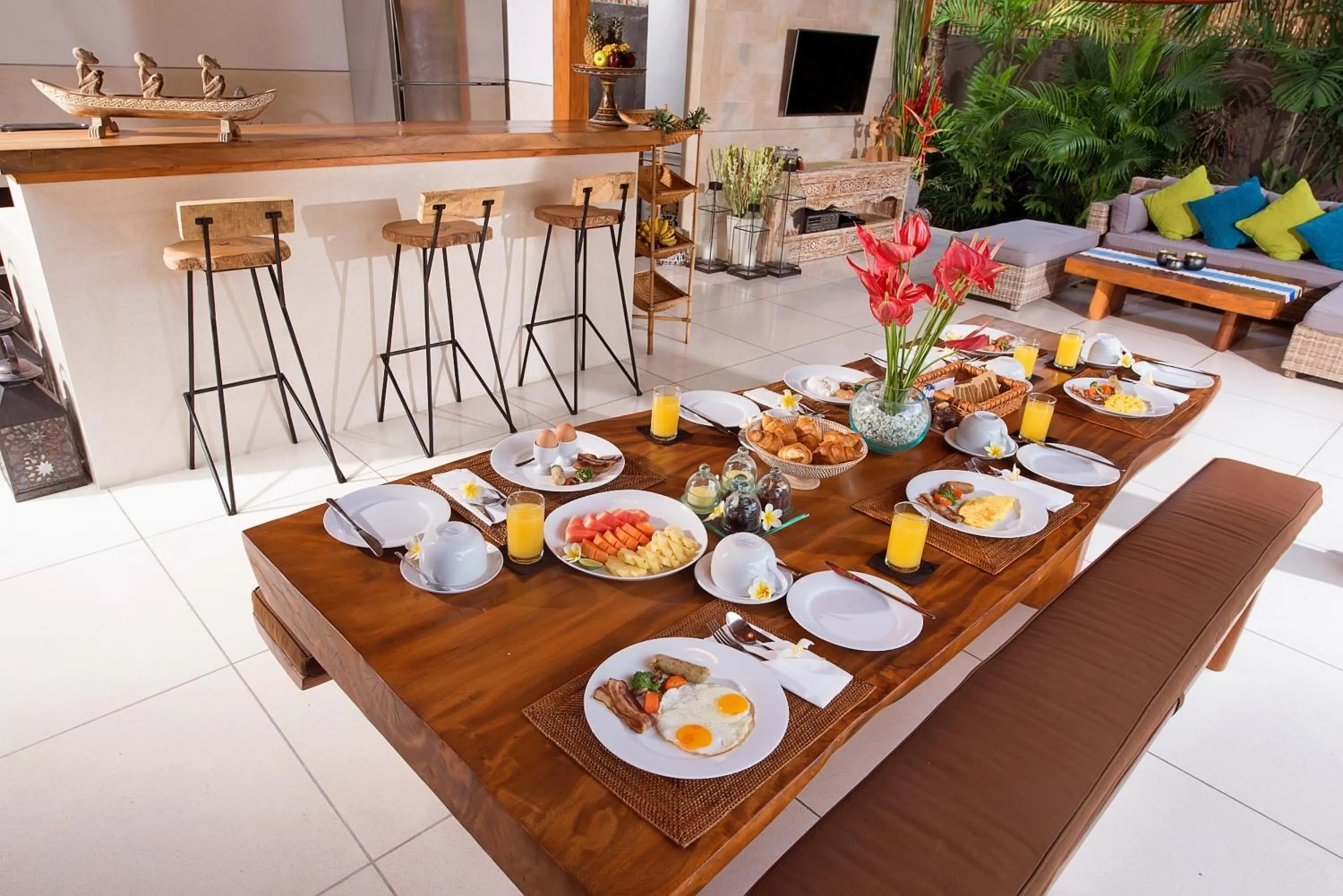 American breakfast in The Tamantis Villa