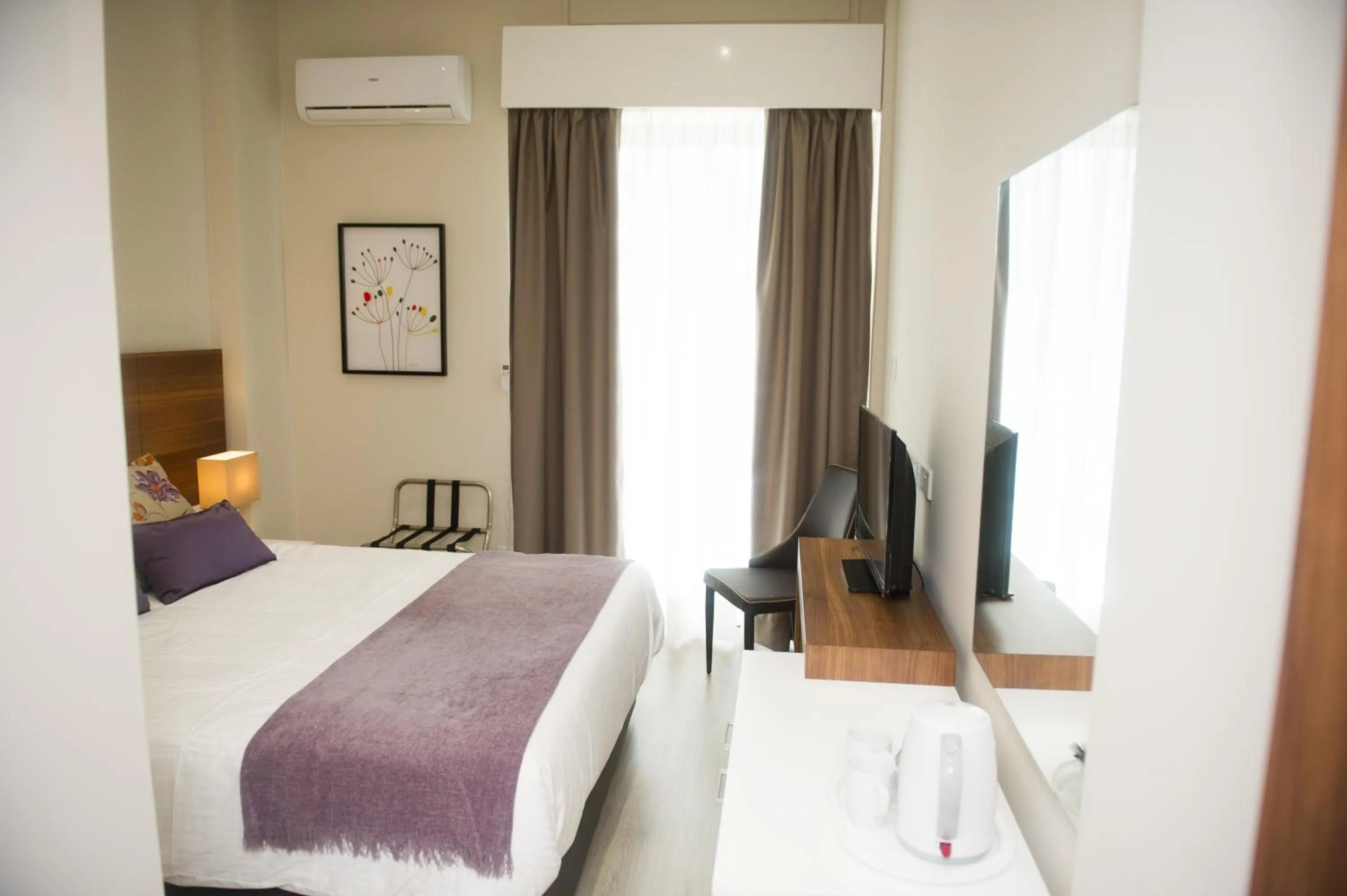 Budget Double Room in Manolia City Residences