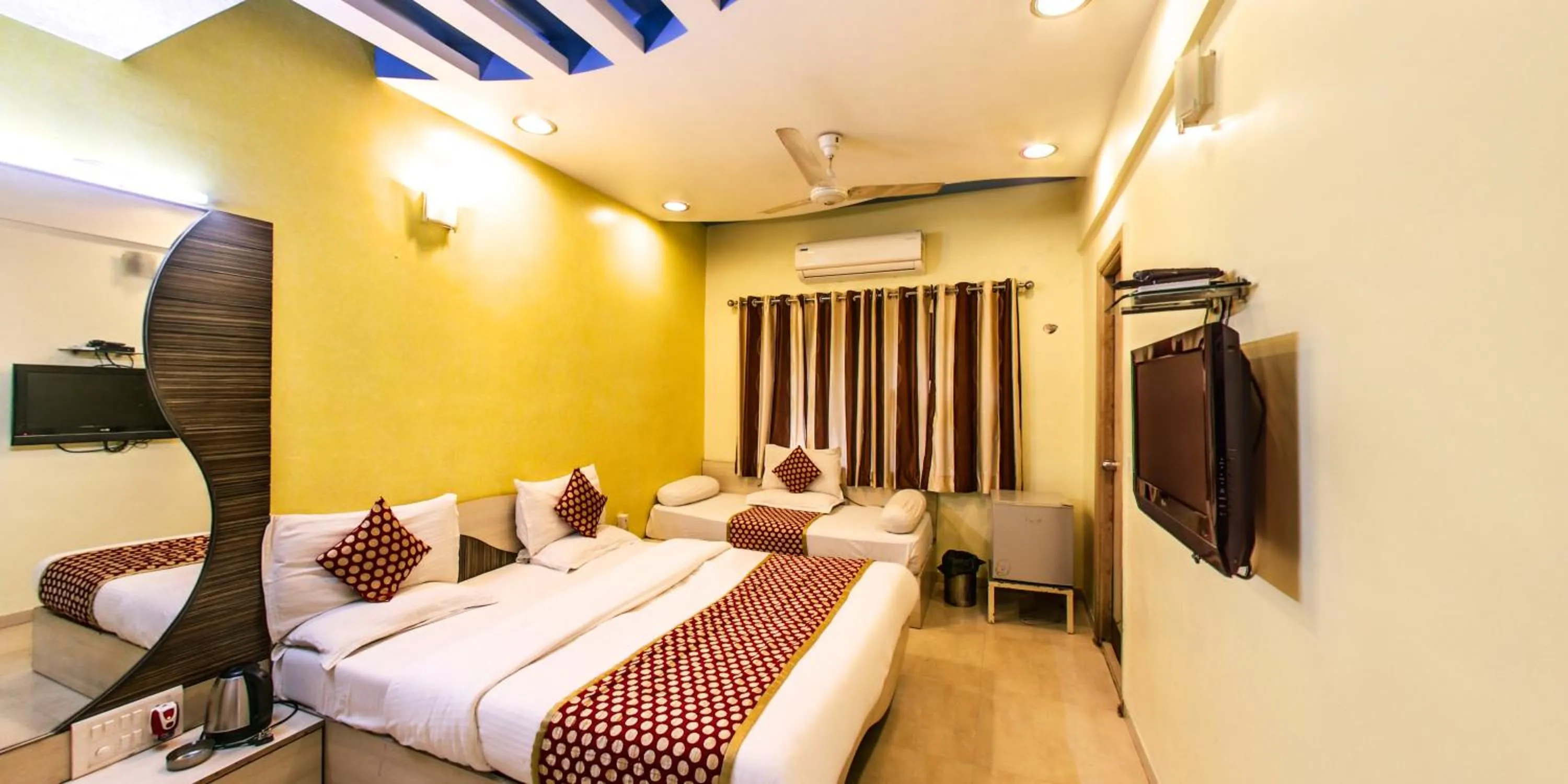 TV and multimedia, Bed in Hotel Vishram