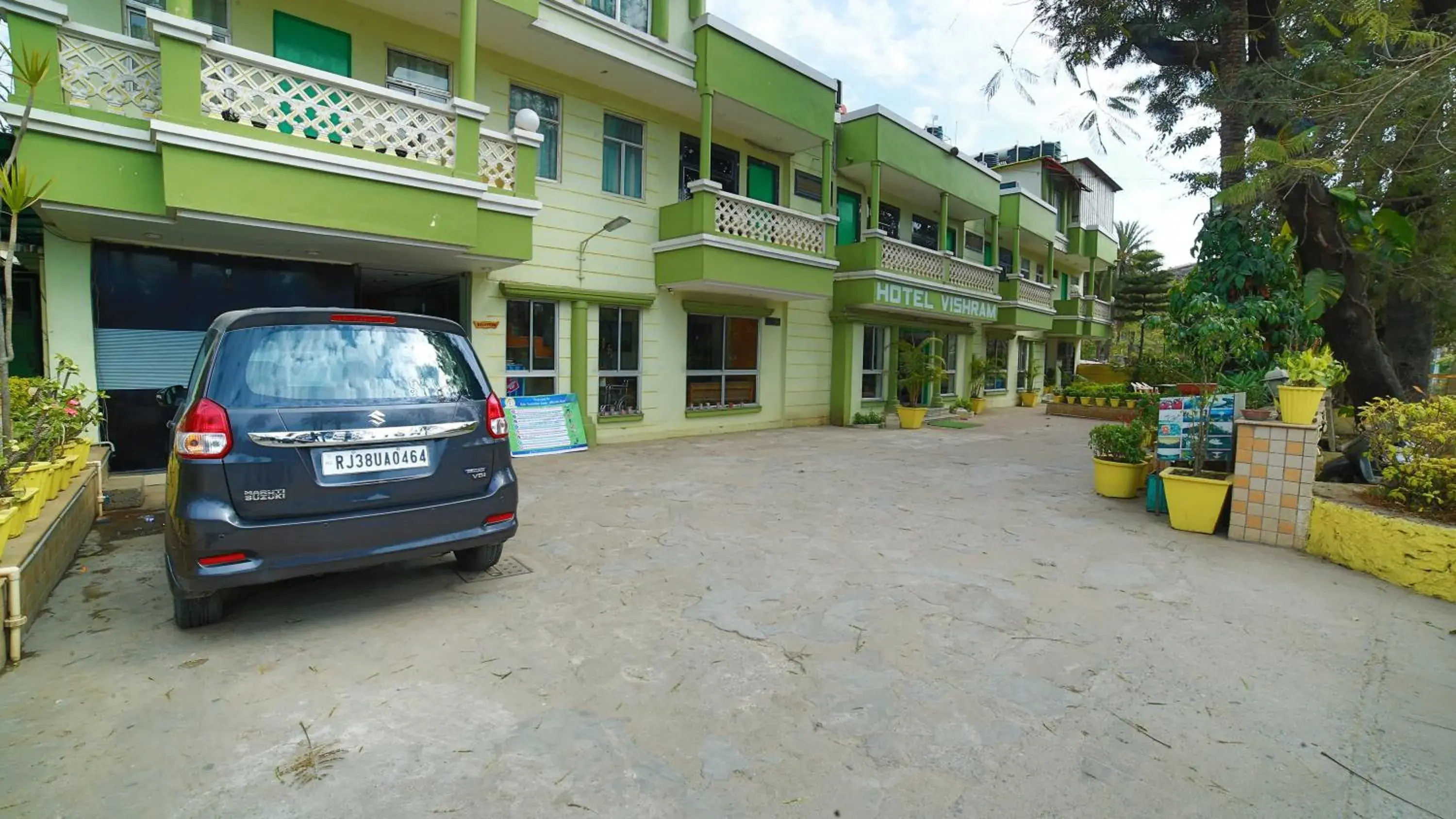 Facade/entrance in Hotel Vishram Facade/entrance in Hotel Vishram