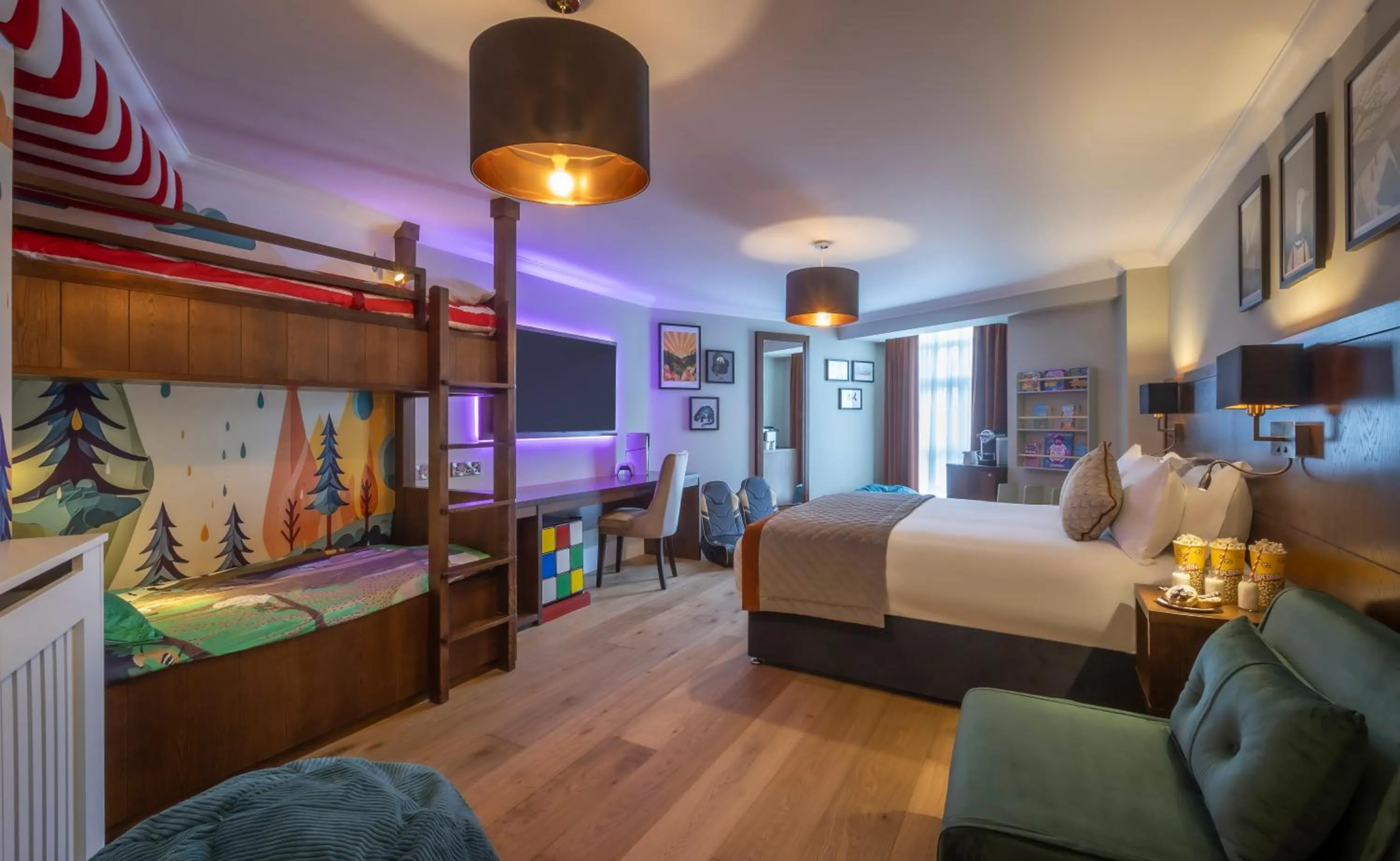 Photo of the whole room, Bed in Glenroyal Hotel