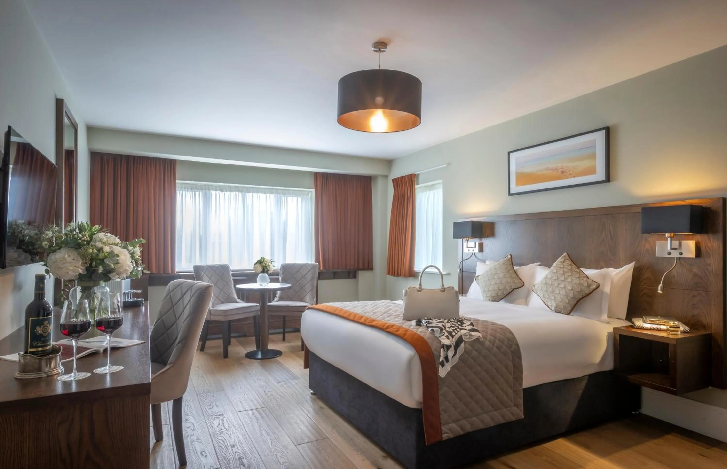 Bedroom, Bed in Glenroyal Hotel