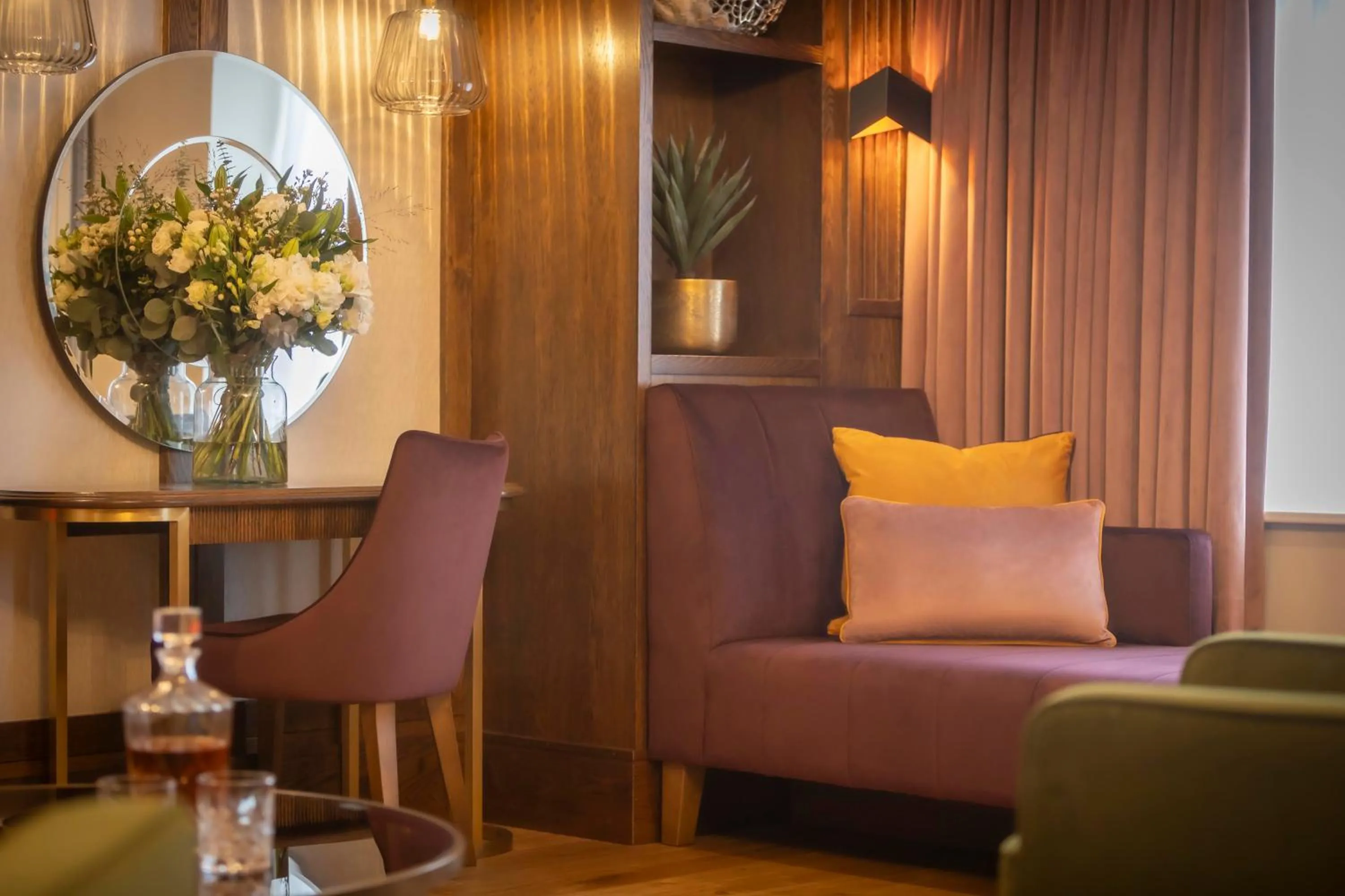 Seating area in Glenroyal Hotel