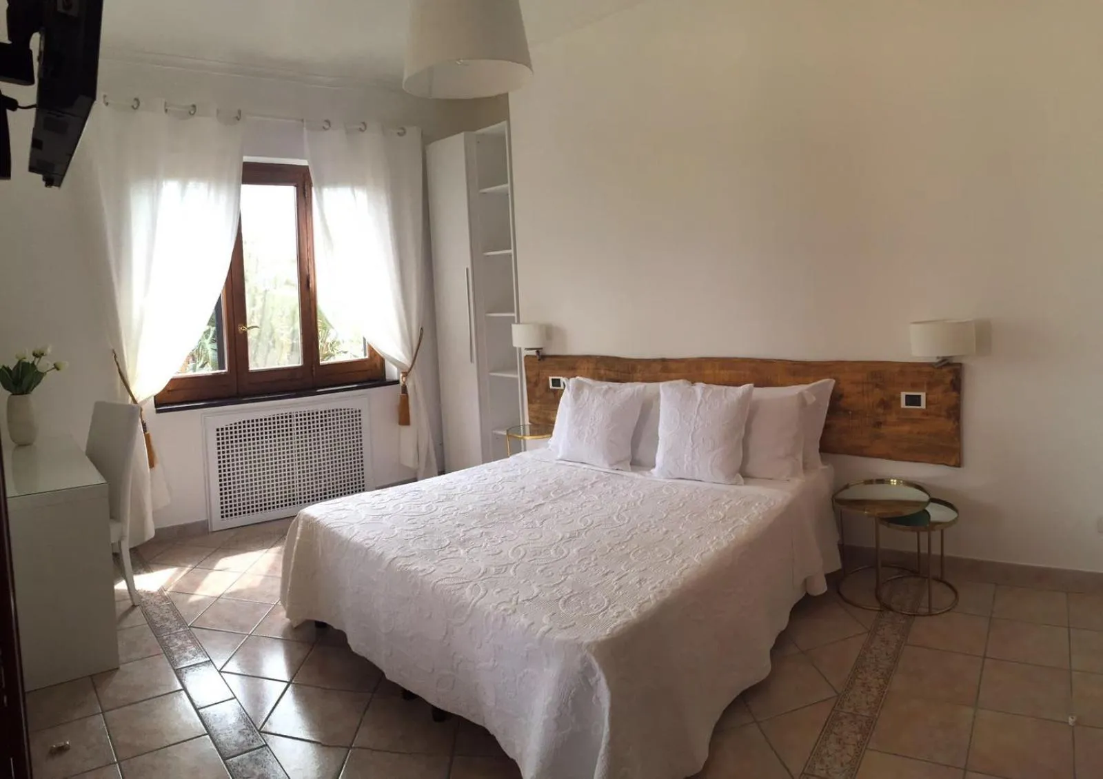 Day, Bed in Villa Charme