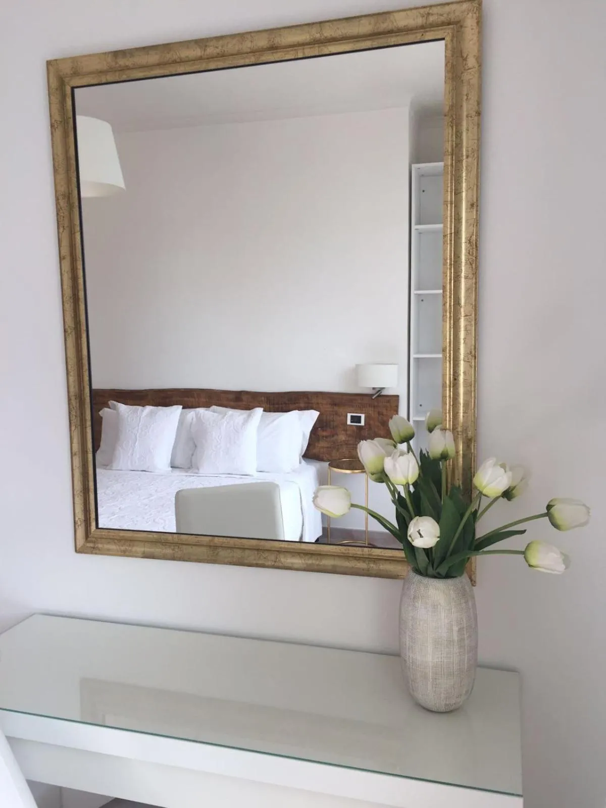 Decorative detail, Bed in Villa Charme