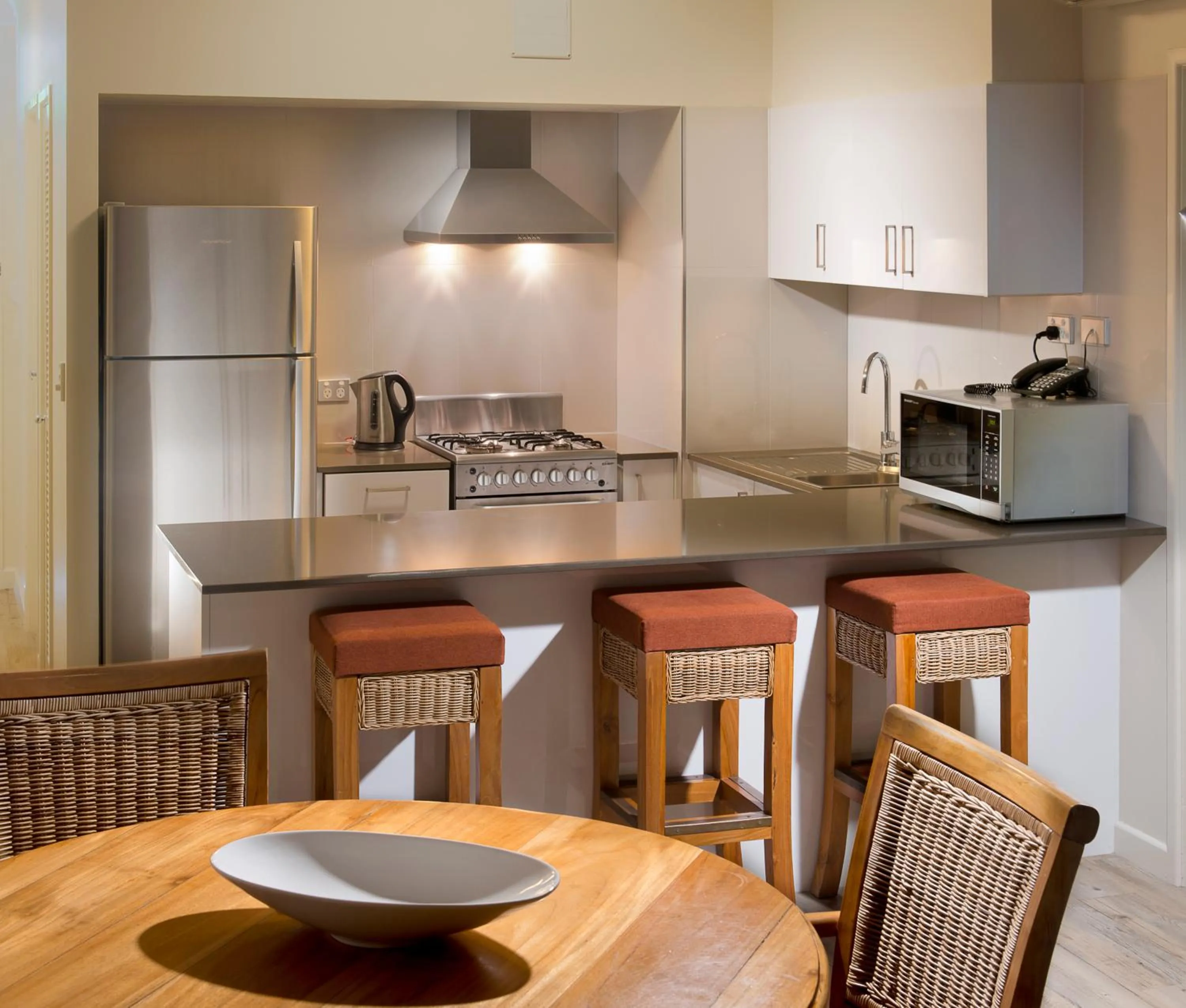 Kitchen or kitchenette in Whitsunday Apartments