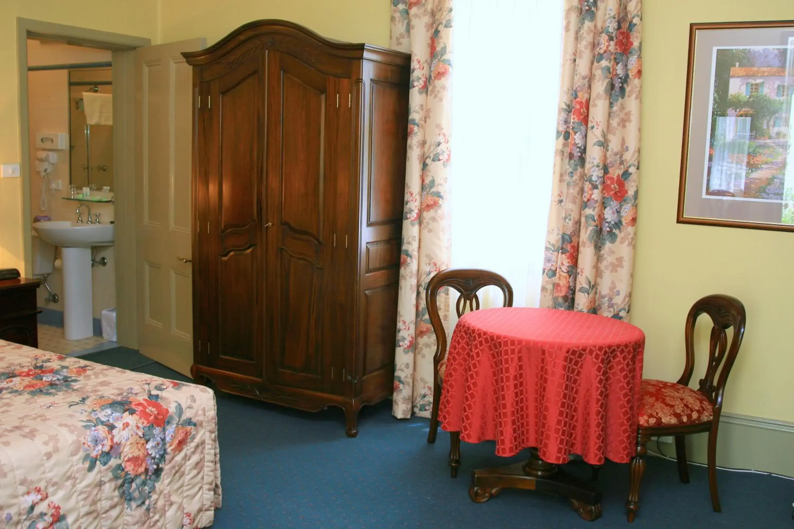 Dining area in Avonmore On The Park Boutique Hotel Dining area in Avonmore On The Park Boutique Hotel