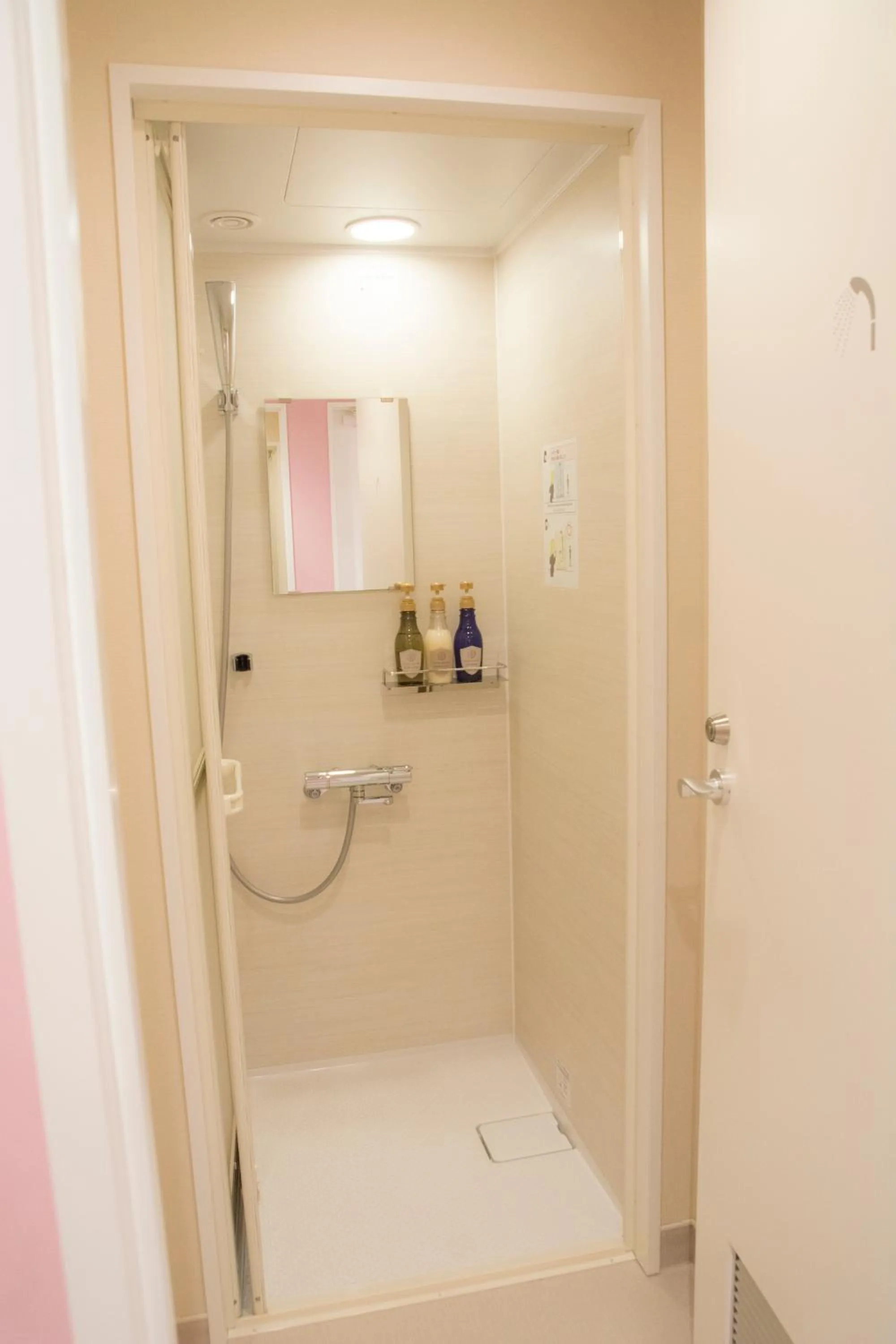 Shower in Akihabara Bay Hotel (Female Only)