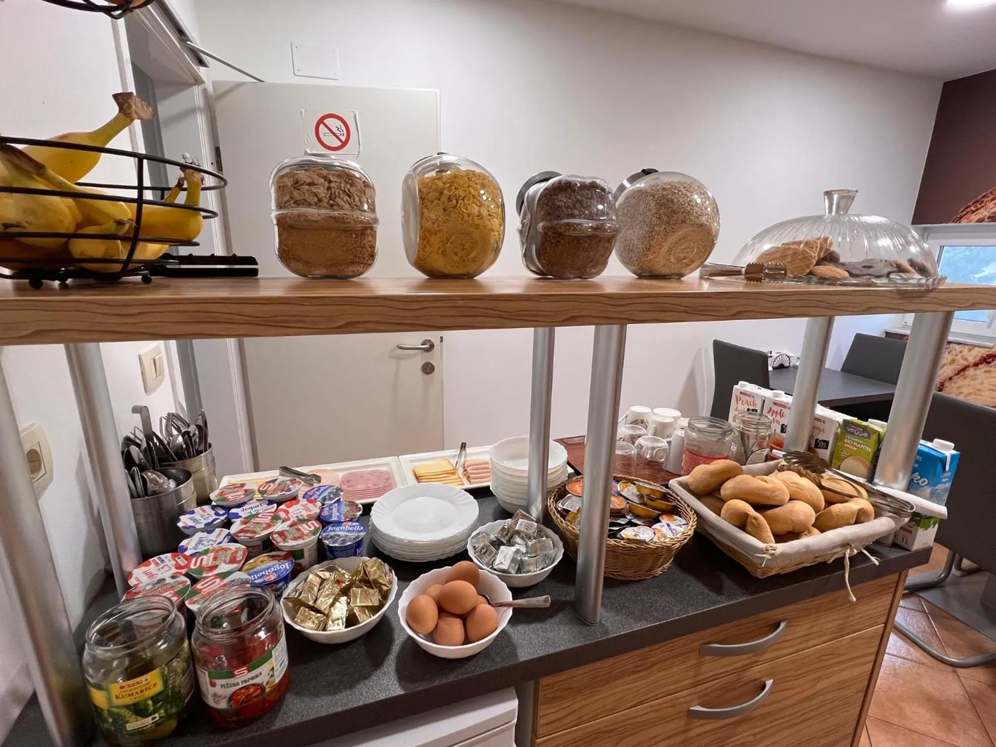 Food and drinks in B&B By The Way