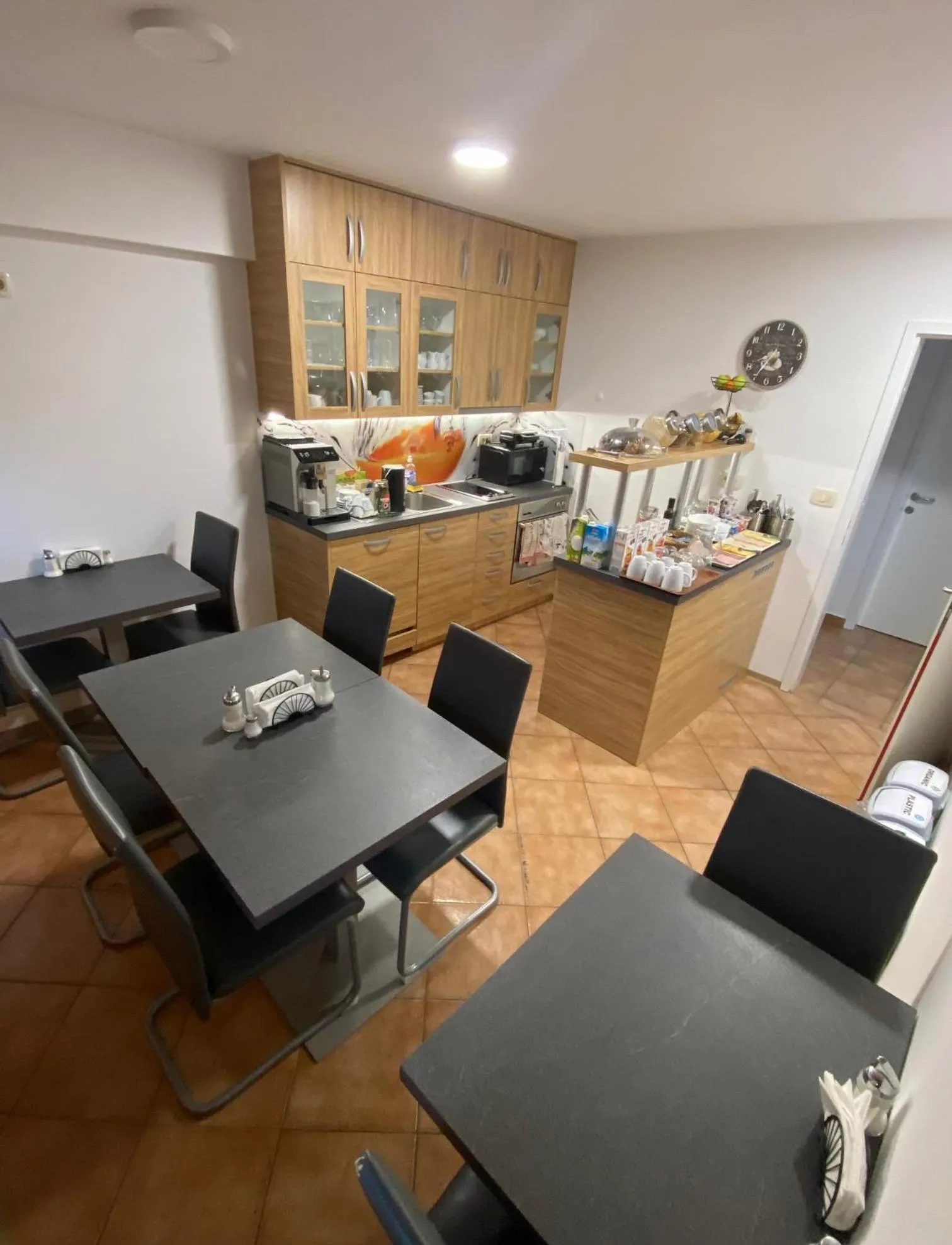 Kitchen or kitchenette in B&B By The Way