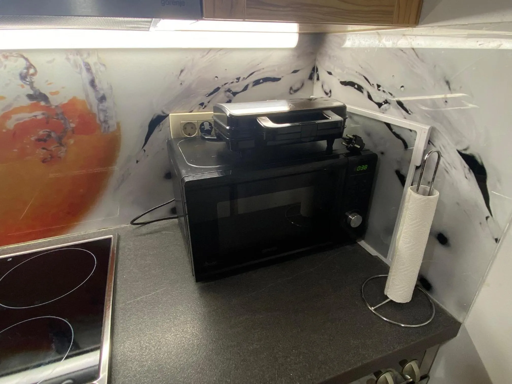 Communal kitchen in B&B By The Way