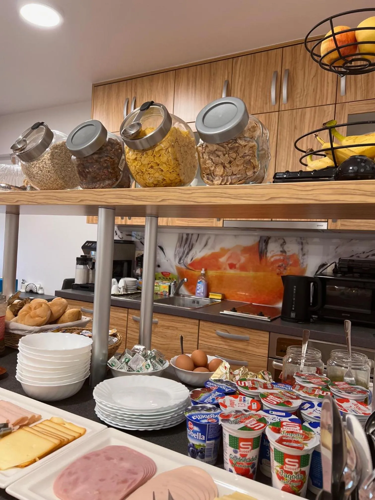 Food and drinks in B&B By The Way