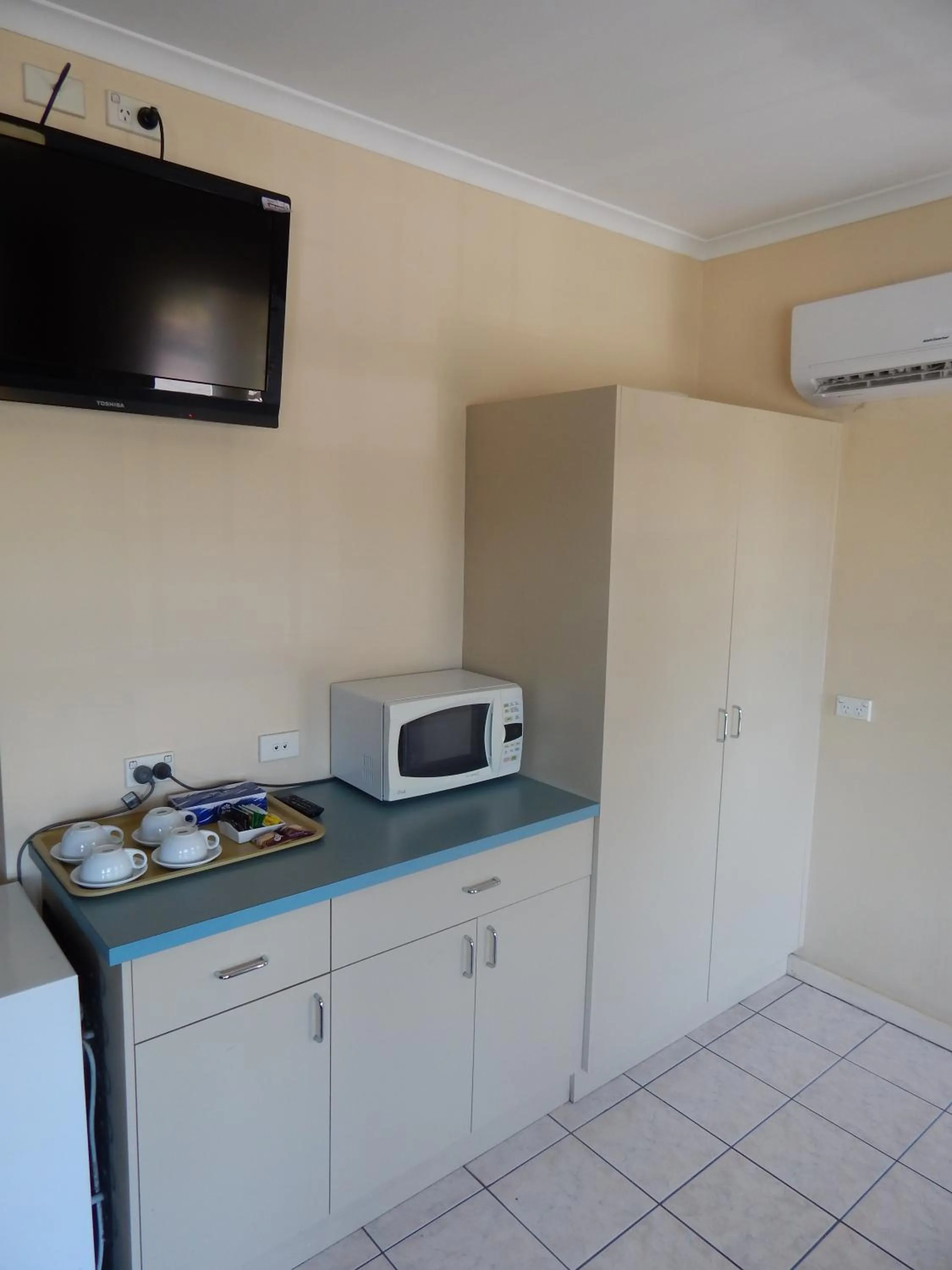 Kitchen or kitchenette in Jacksons Motor Inn