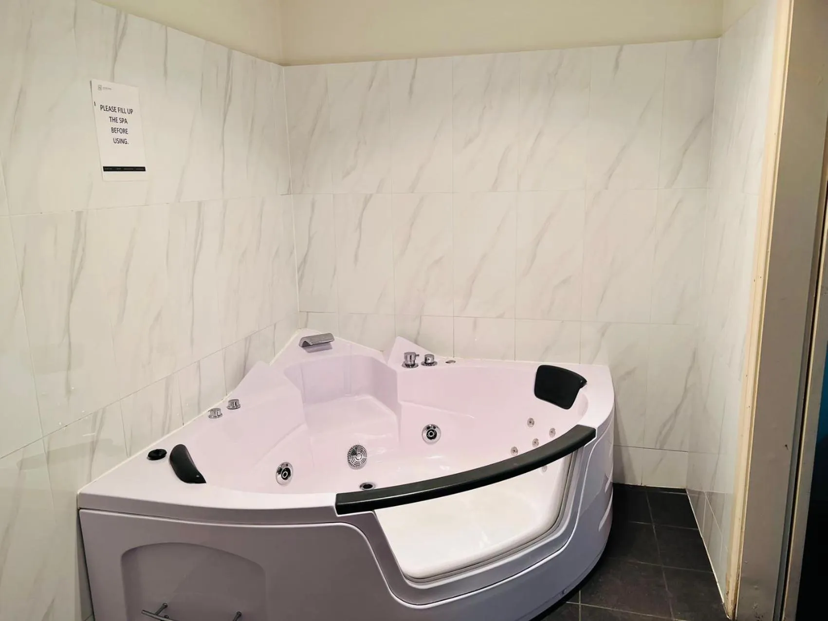 Spa and wellness centre/facilities in Jacksons Motor Inn