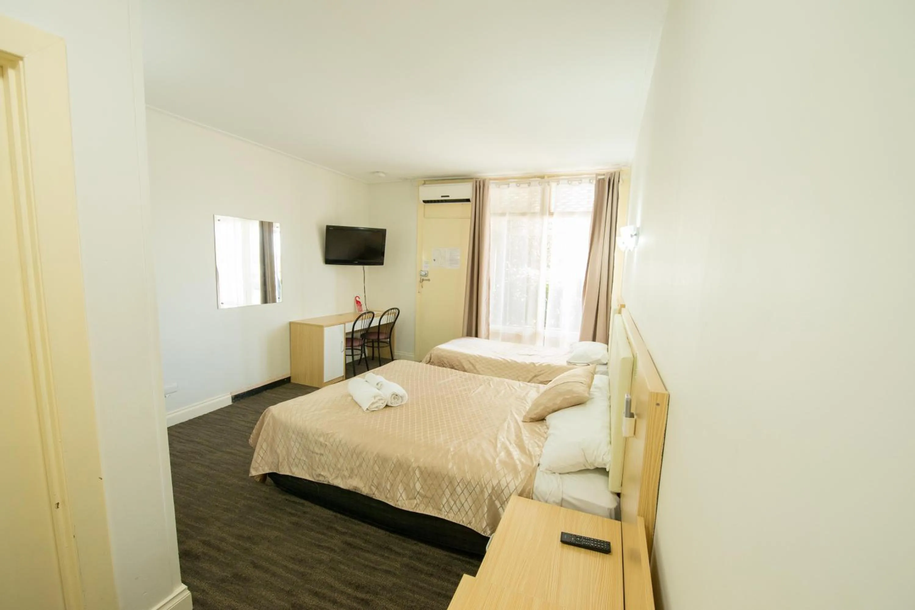 Bed in Jacksons Motor Inn