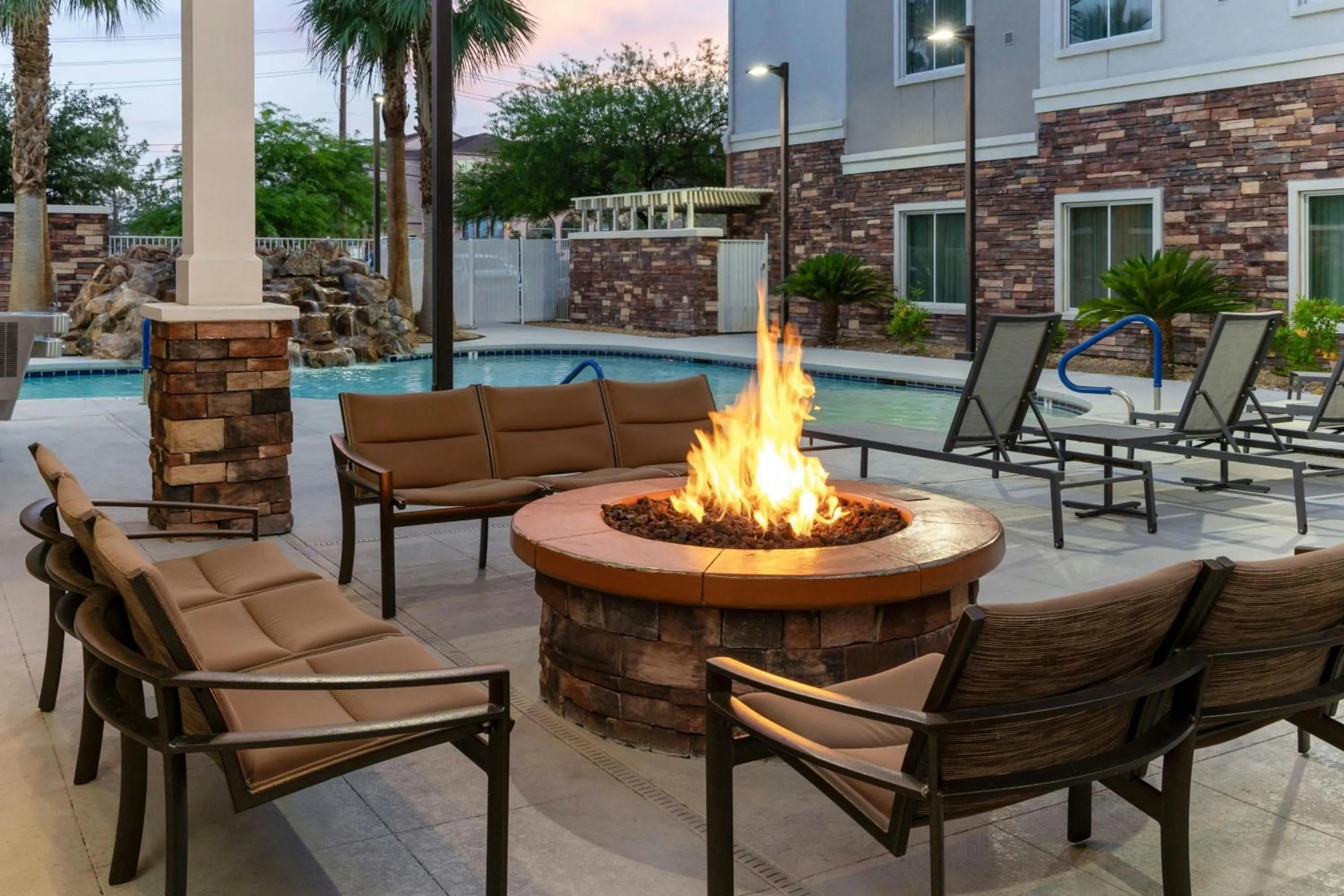 Swimming pool in Residence Inn by Marriott Las Vegas Airport