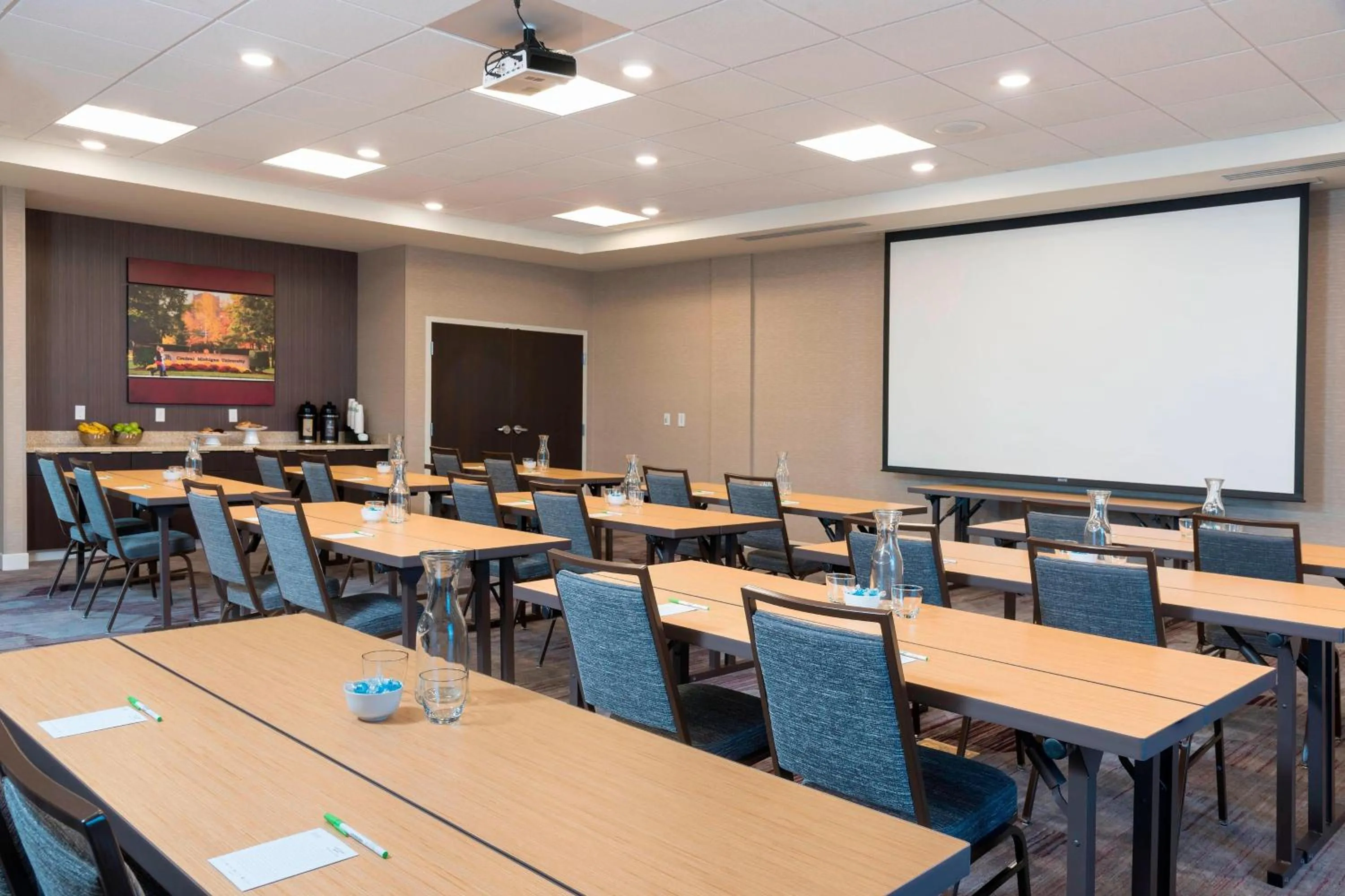 Meeting/conference room in Courtyard by Marriott Mt. Pleasant at Central Michigan University