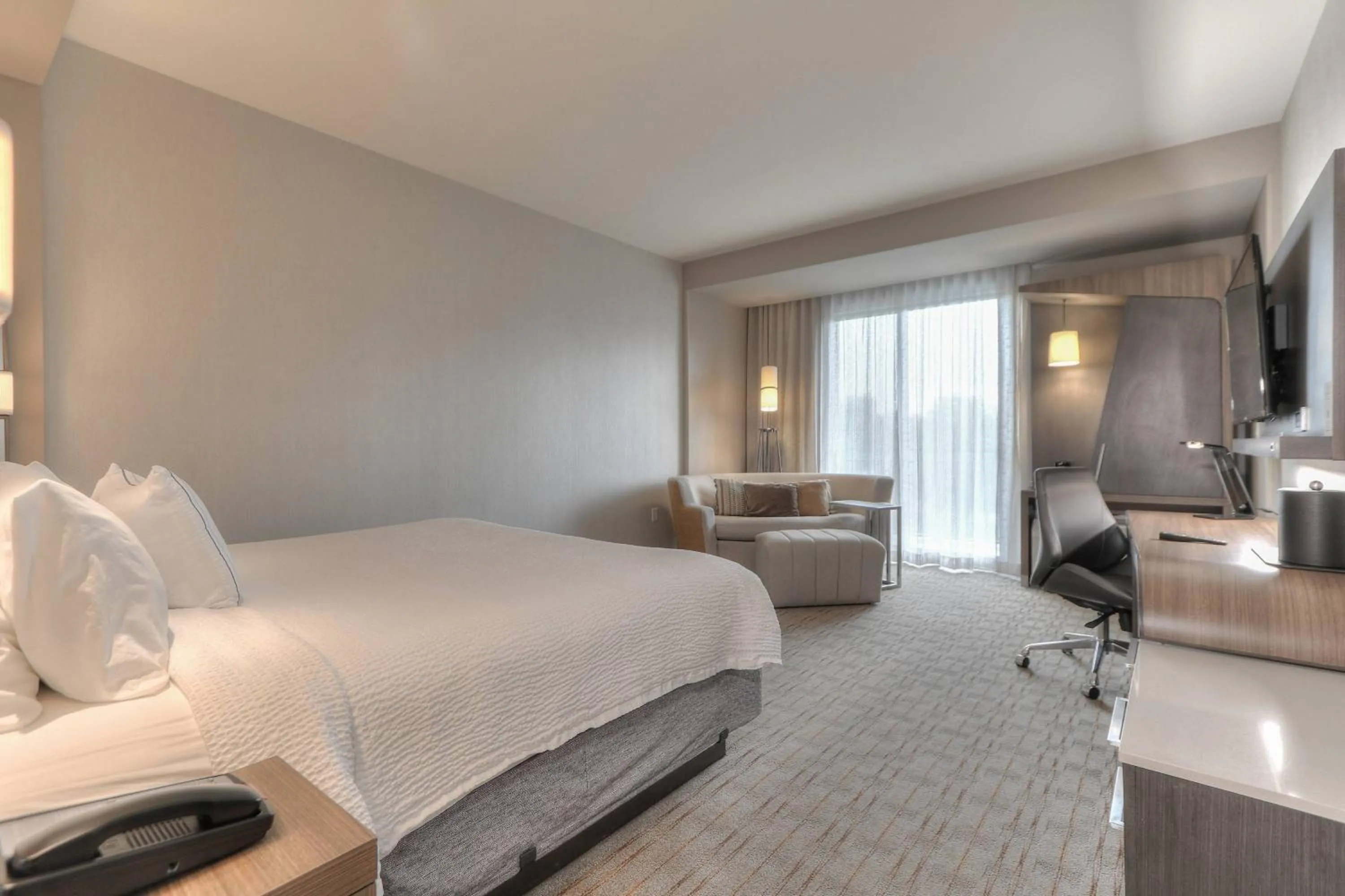 Photo of the whole room, Bed in Courtyard by Marriott Pigeon Forge