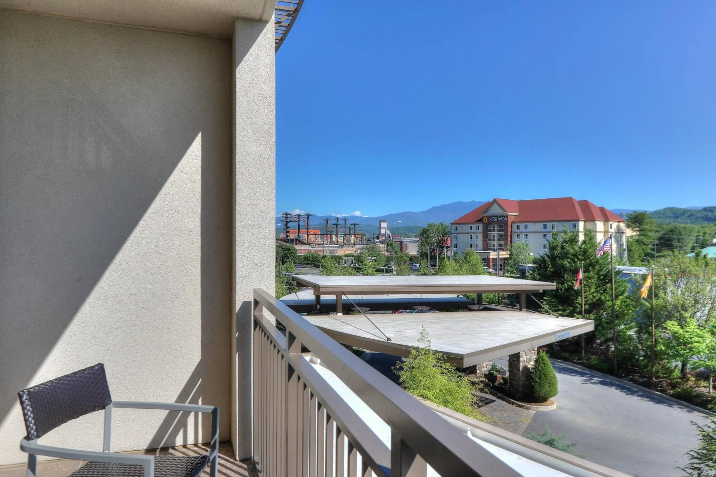 Photo of the whole room in Courtyard by Marriott Pigeon Forge