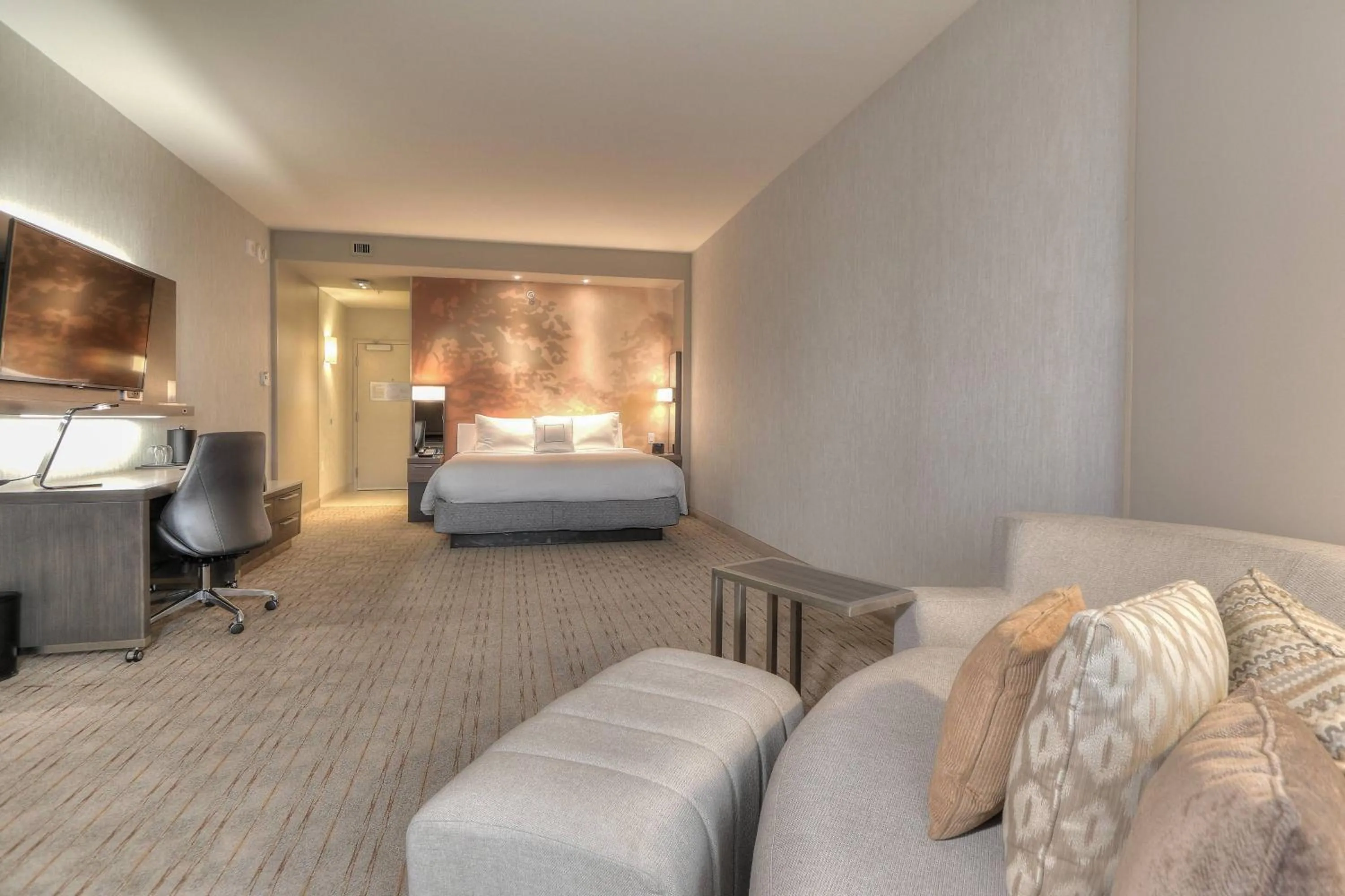 Photo of the whole room, Bed in Courtyard by Marriott Pigeon Forge