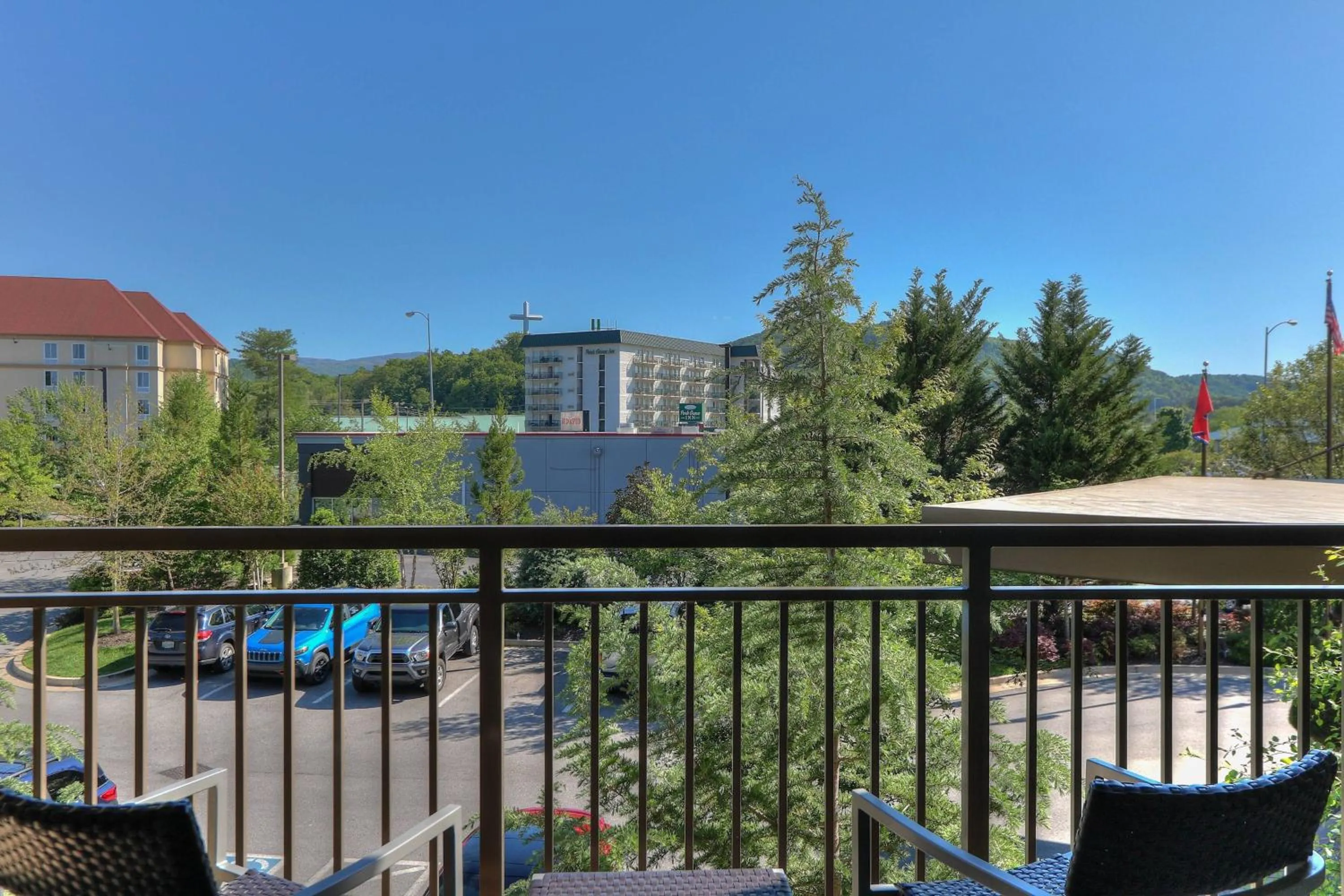 Photo of the whole room in Courtyard by Marriott Pigeon Forge