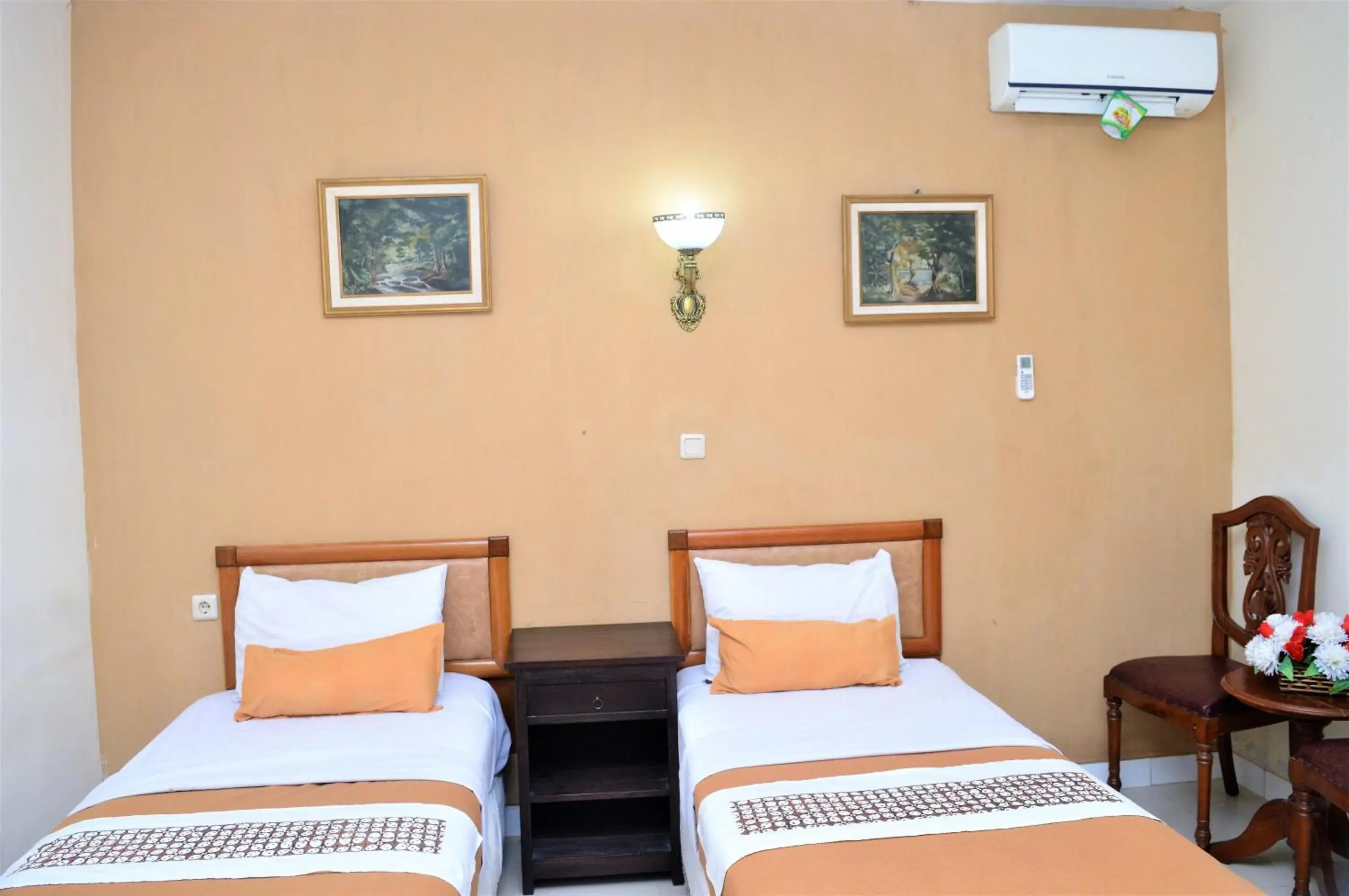 Bed in Hotel Mataram 2 Malioboro Bed in Hotel Mataram 2 Malioboro