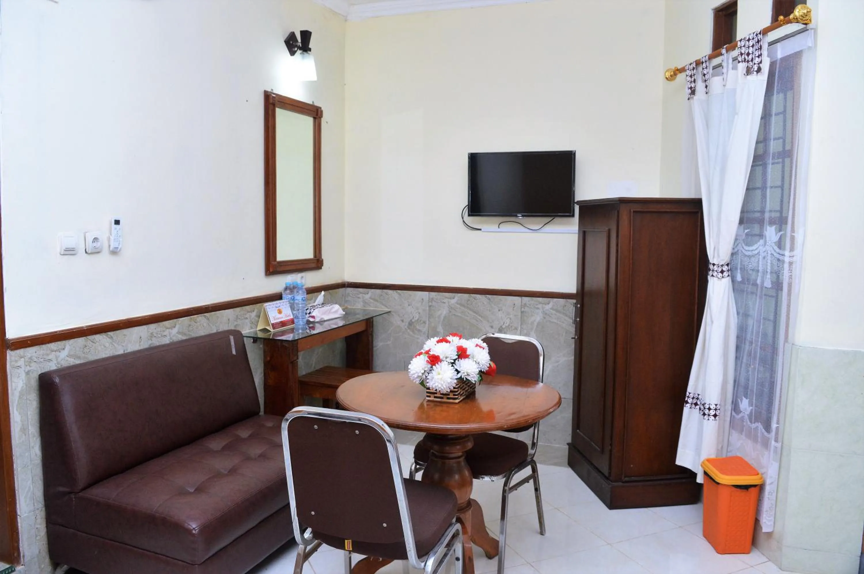 TV and multimedia in Hotel Mataram 2 Malioboro