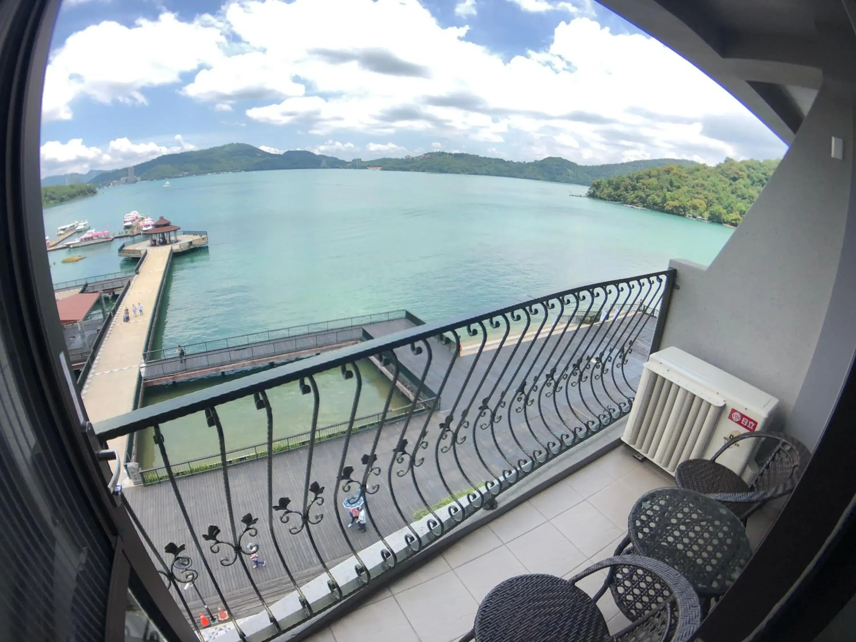 Double Room with Lake View in Ming Yue Hu Hotel Double Room with Lake View in Ming Yue Hu Hotel