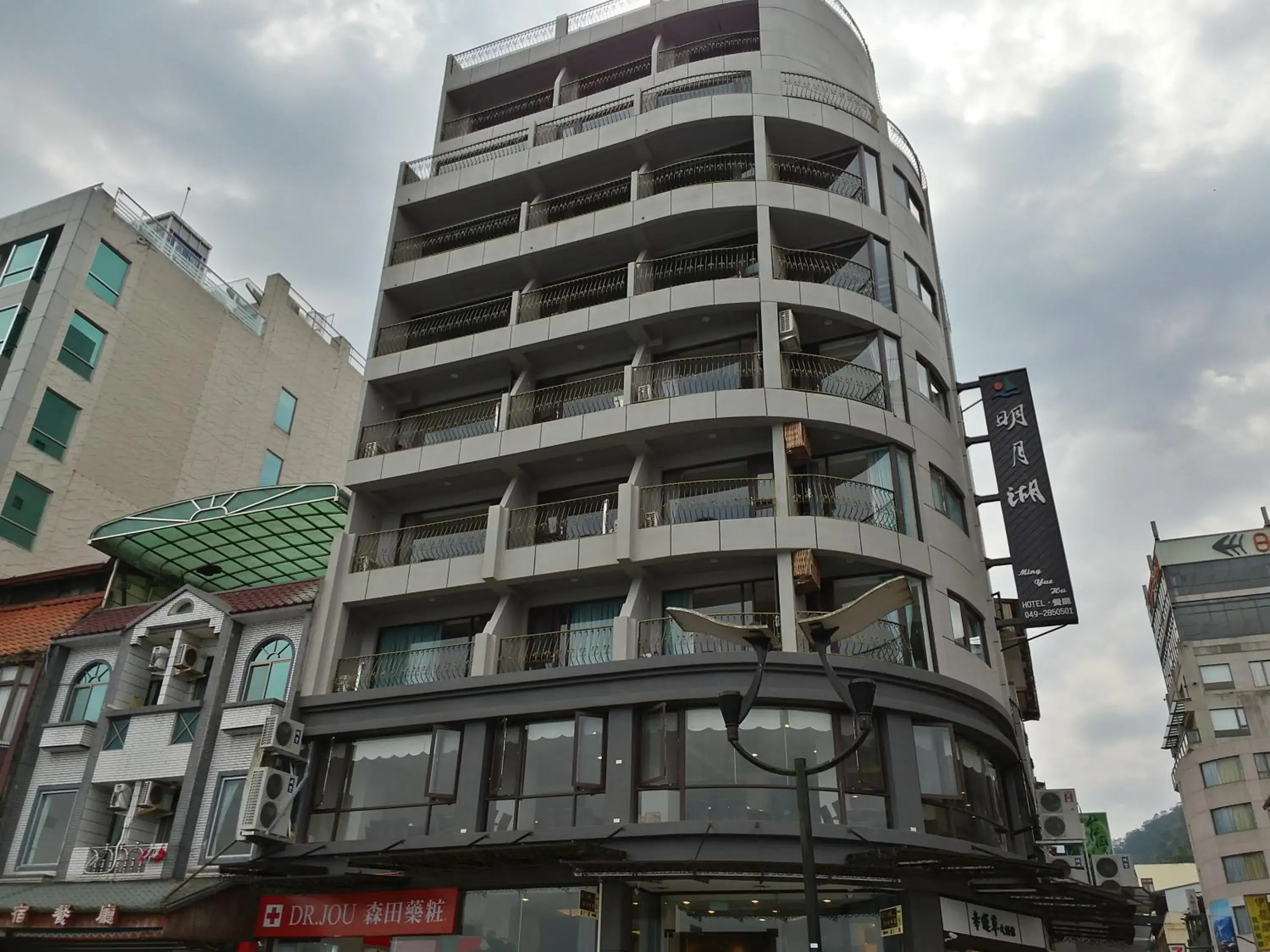 Property building in Ming Yue Hu Hotel Property building in Ming Yue Hu Hotel