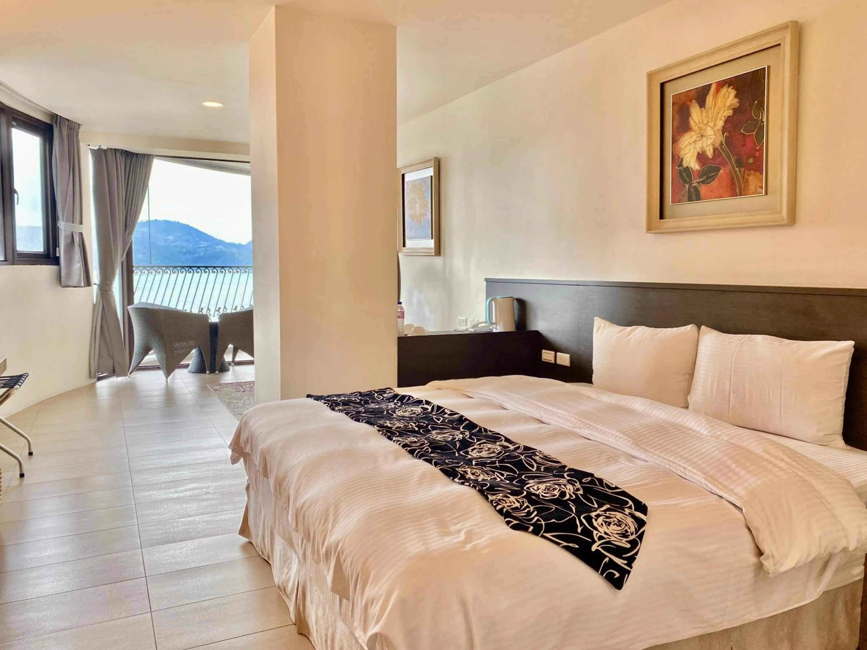 Bed in Ming Yue Hu Hotel