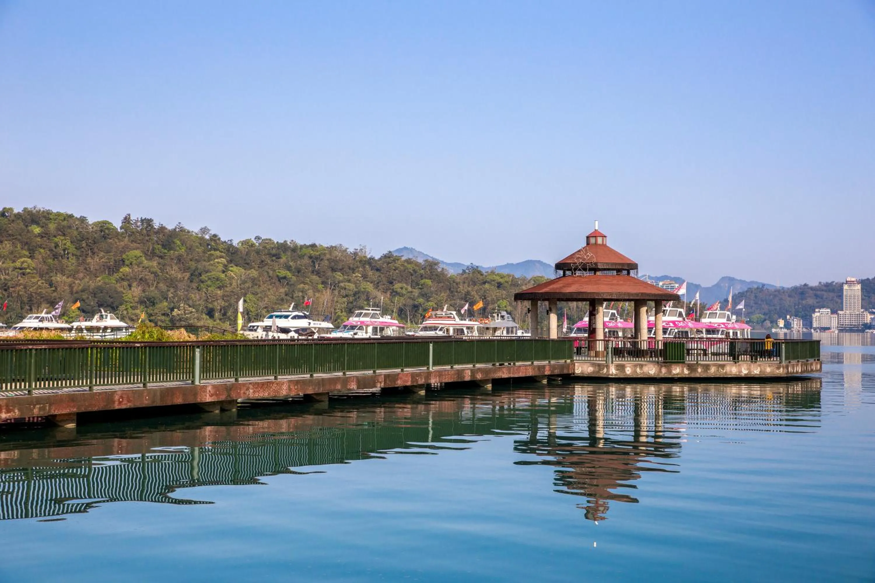 Property building in Ming Yue Hu Hotel