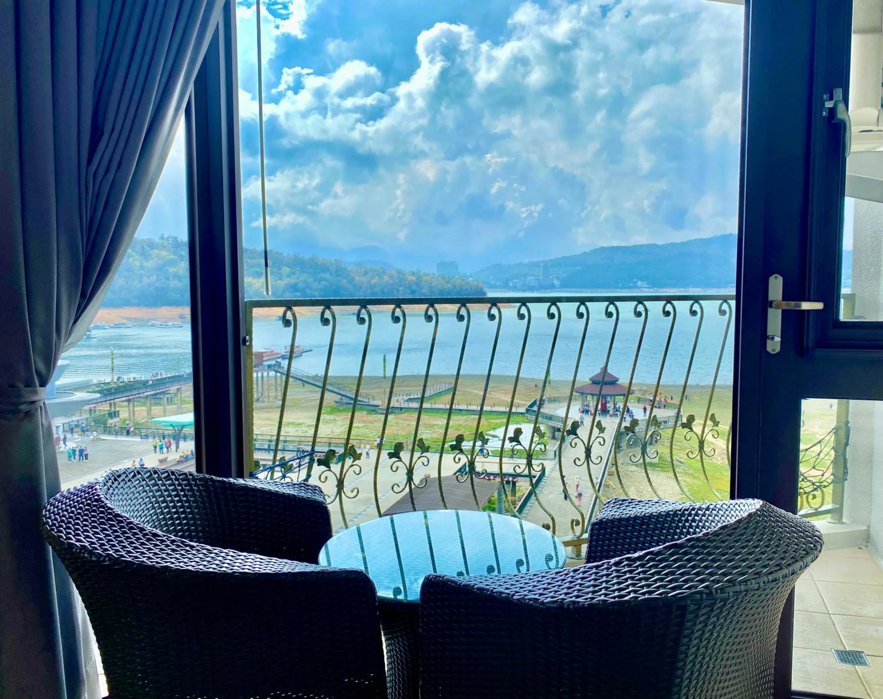 Balcony/Terrace in Ming Yue Hu Hotel