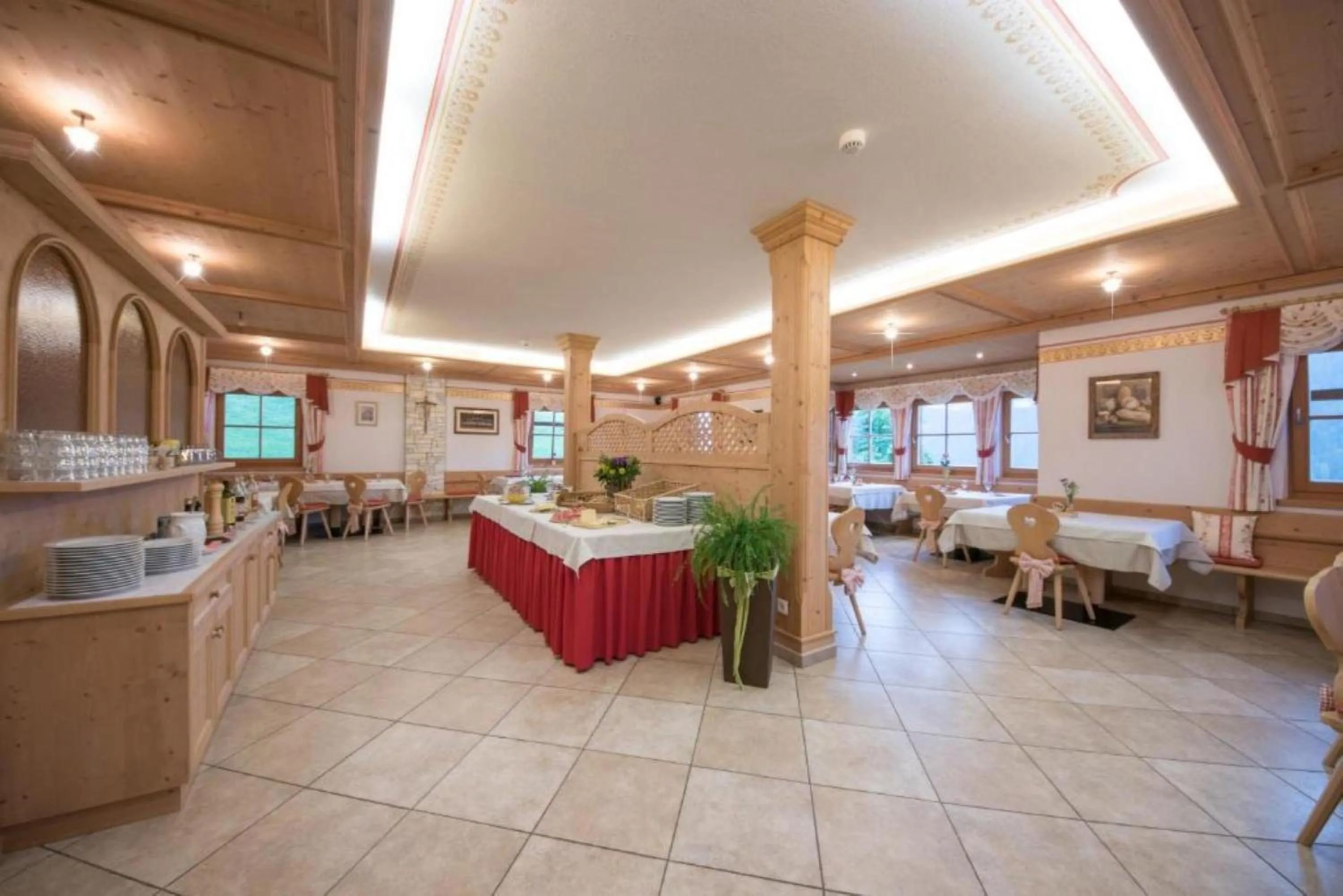 Restaurant/places to eat in Hotel Pension Odles