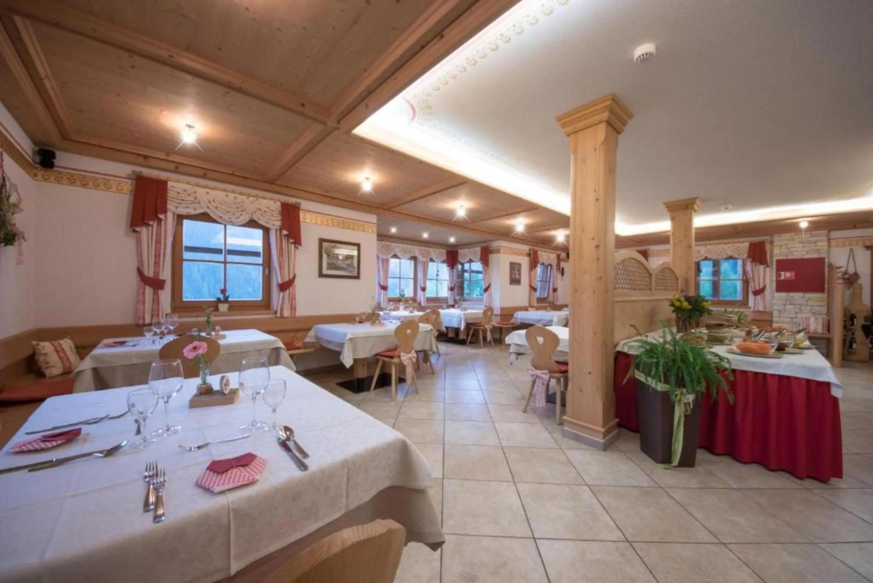 Restaurant/places to eat in Hotel Pension Odles